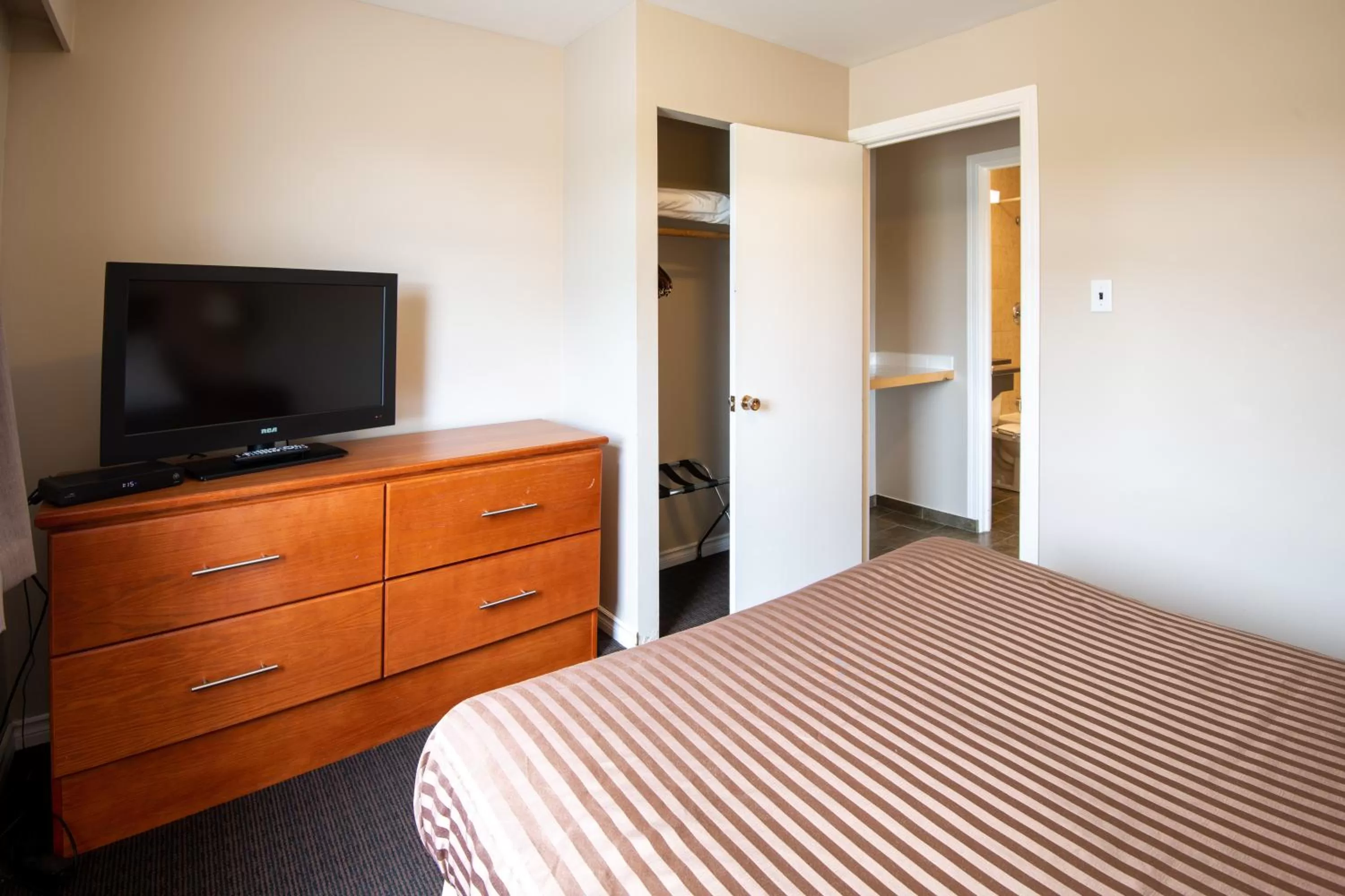 Bed in Canadas Best Value Inn-Prince George