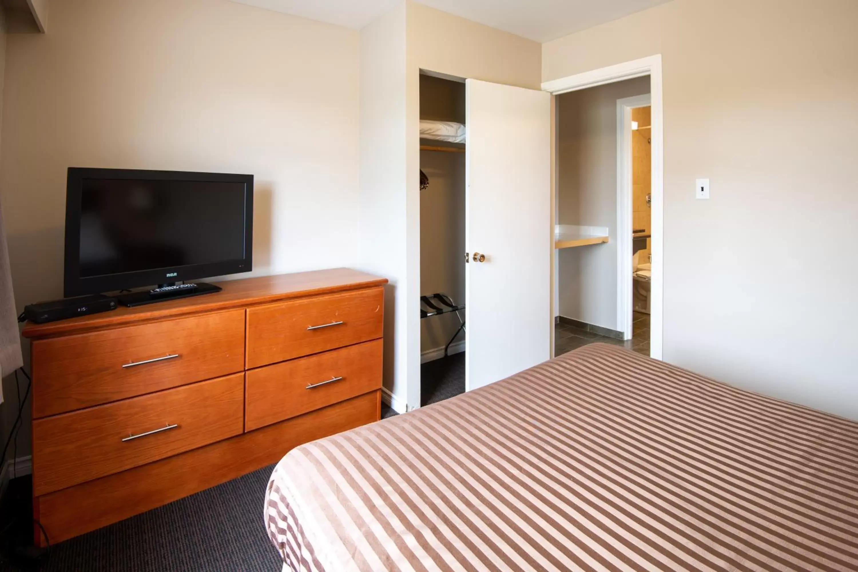 Bed in Canadas Best Value Inn-Prince George Bed in Canadas Best Value Inn-Prince George