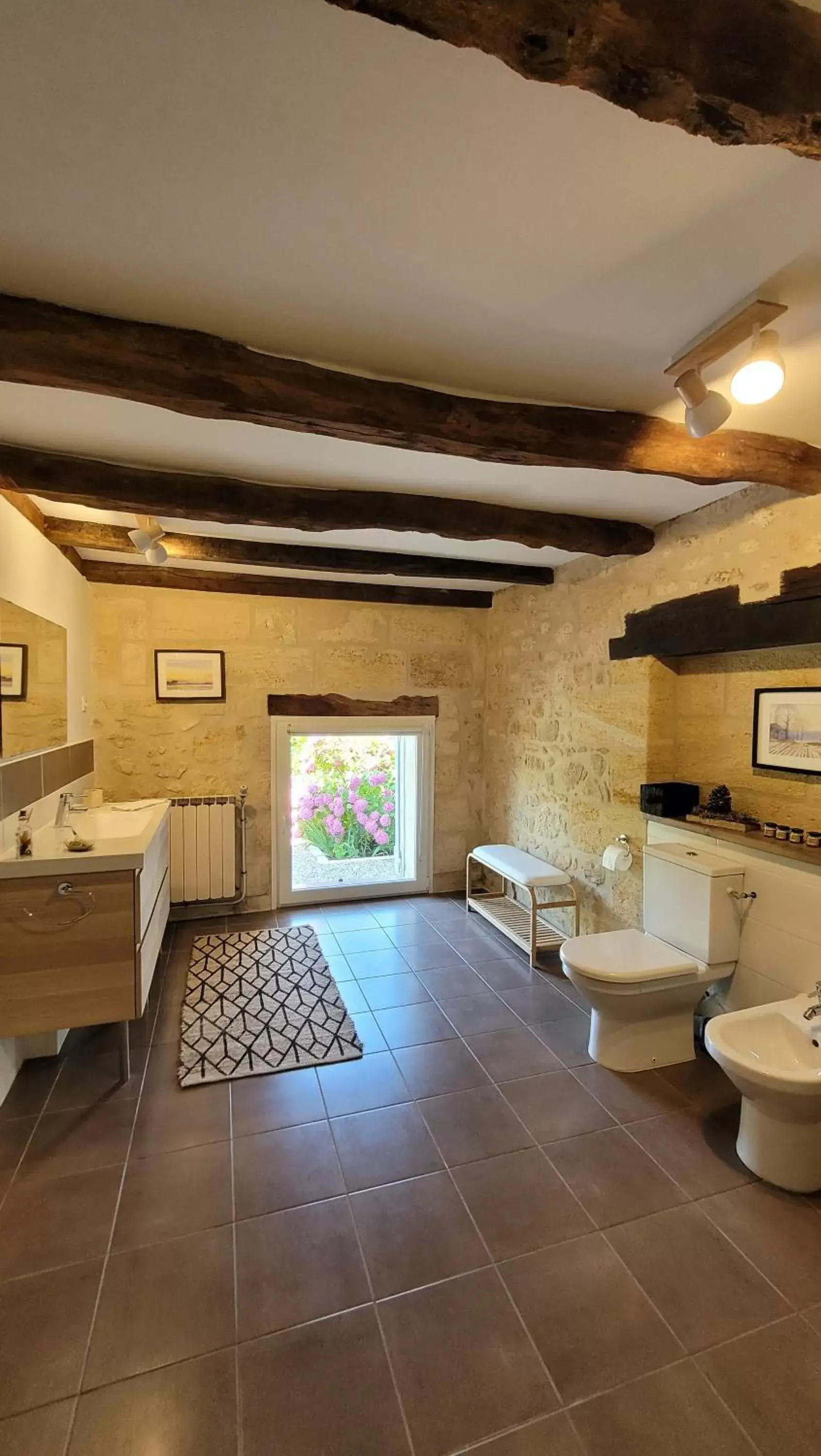 Bathroom in Au Do'Mayne des Bouilles - Spa & Piscine