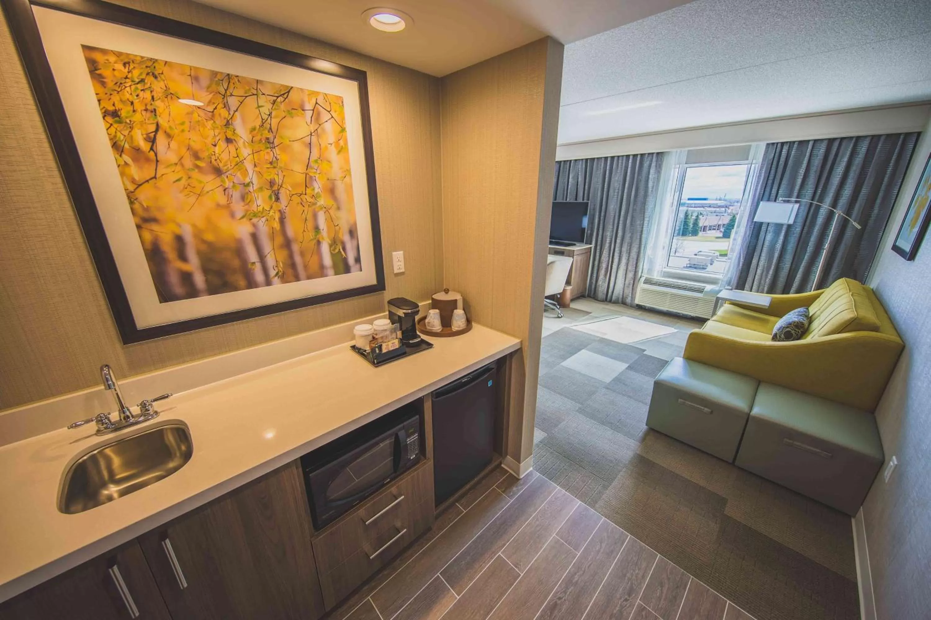 Bed in Hampton Inn & Suites by Hilton Bolton