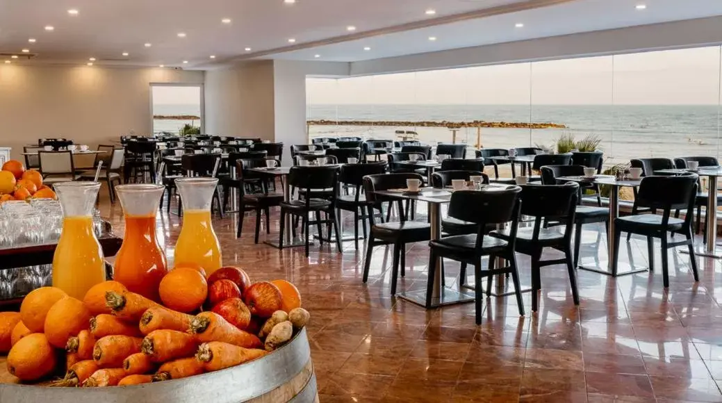 Restaurant/Places to Eat in Crowne Plaza Tel Aviv Beach, an IHG Hotel