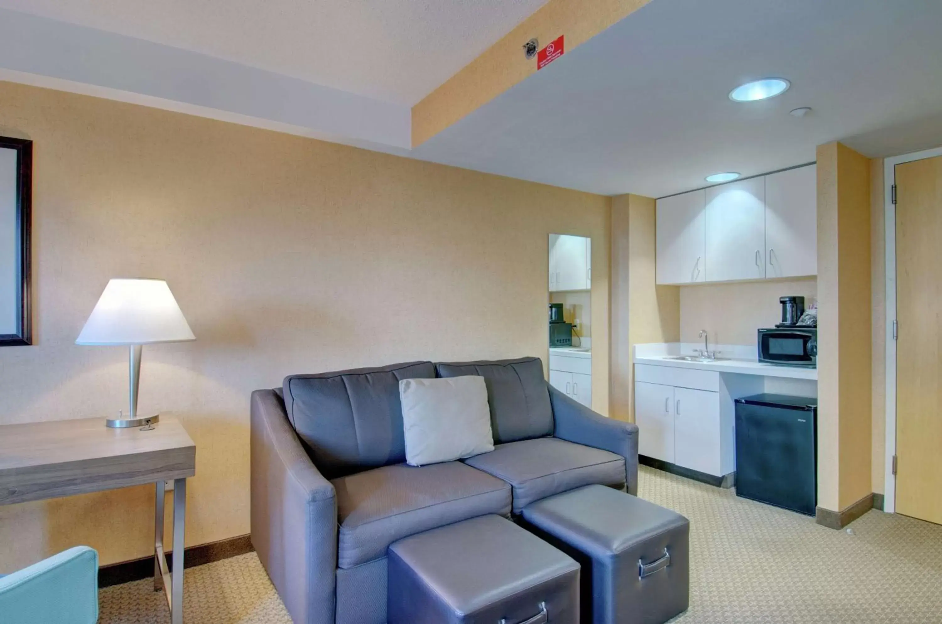 Bedroom, Seating Area in Hampton Inn & Suites Boston Crosstown Center