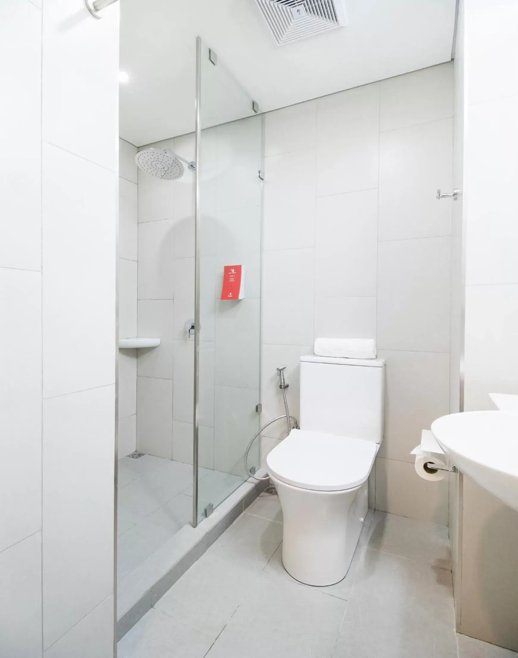 Shower, Bathroom in Red Planet Manila Bay