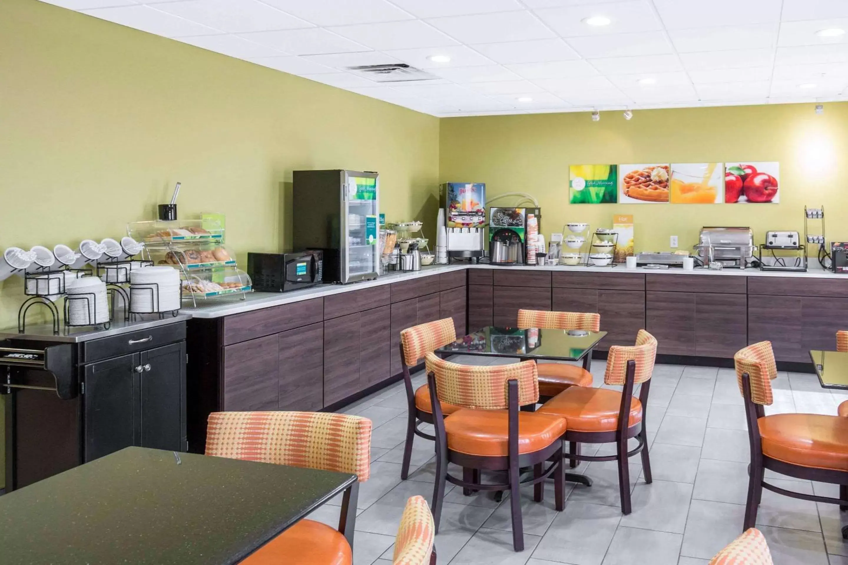 Restaurant/Places to Eat in Quality Inn & Suites Arnold