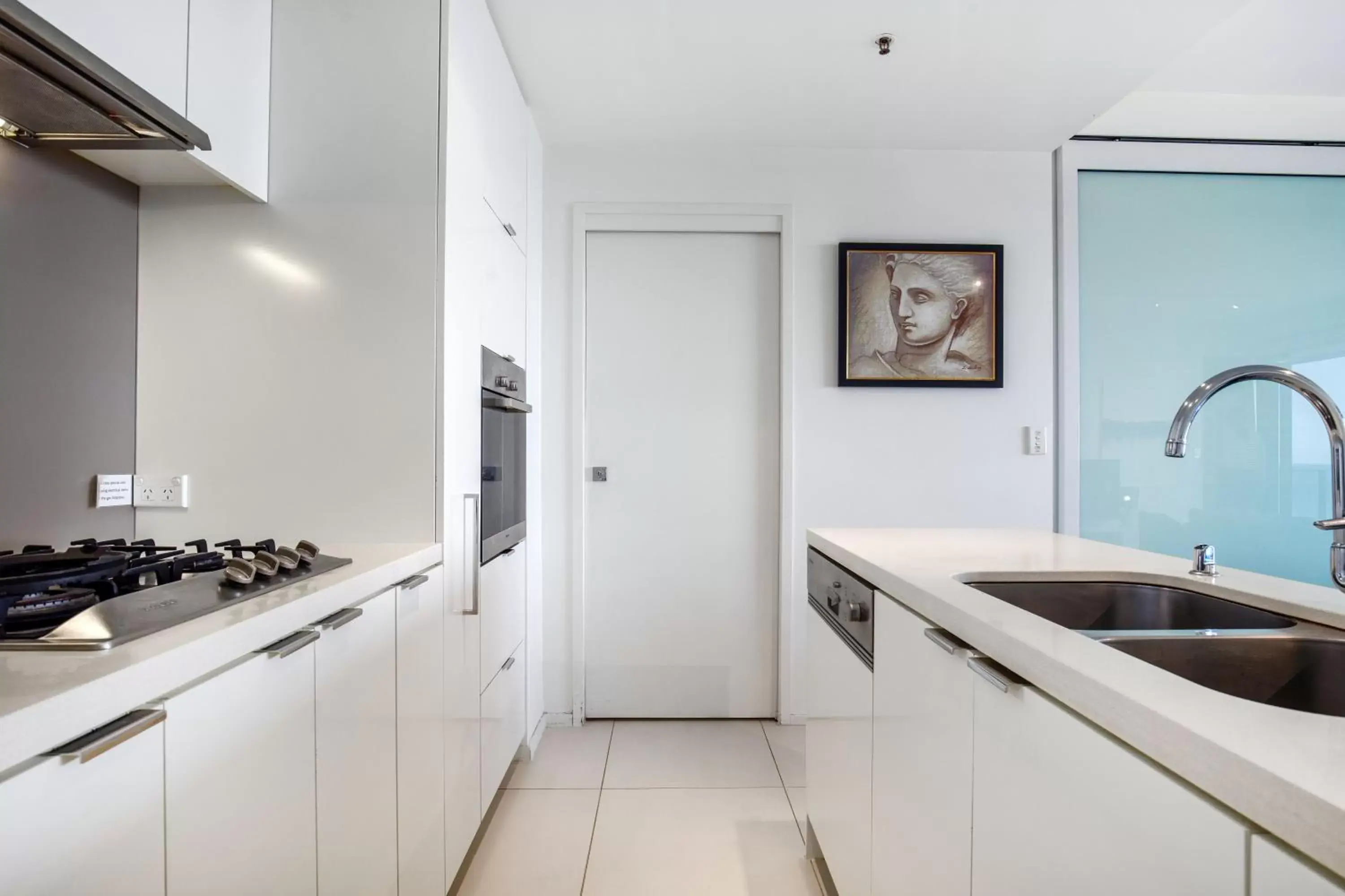 Kitchen or kitchenette, Kitchen/Kitchenette in Ultra Broadbeach