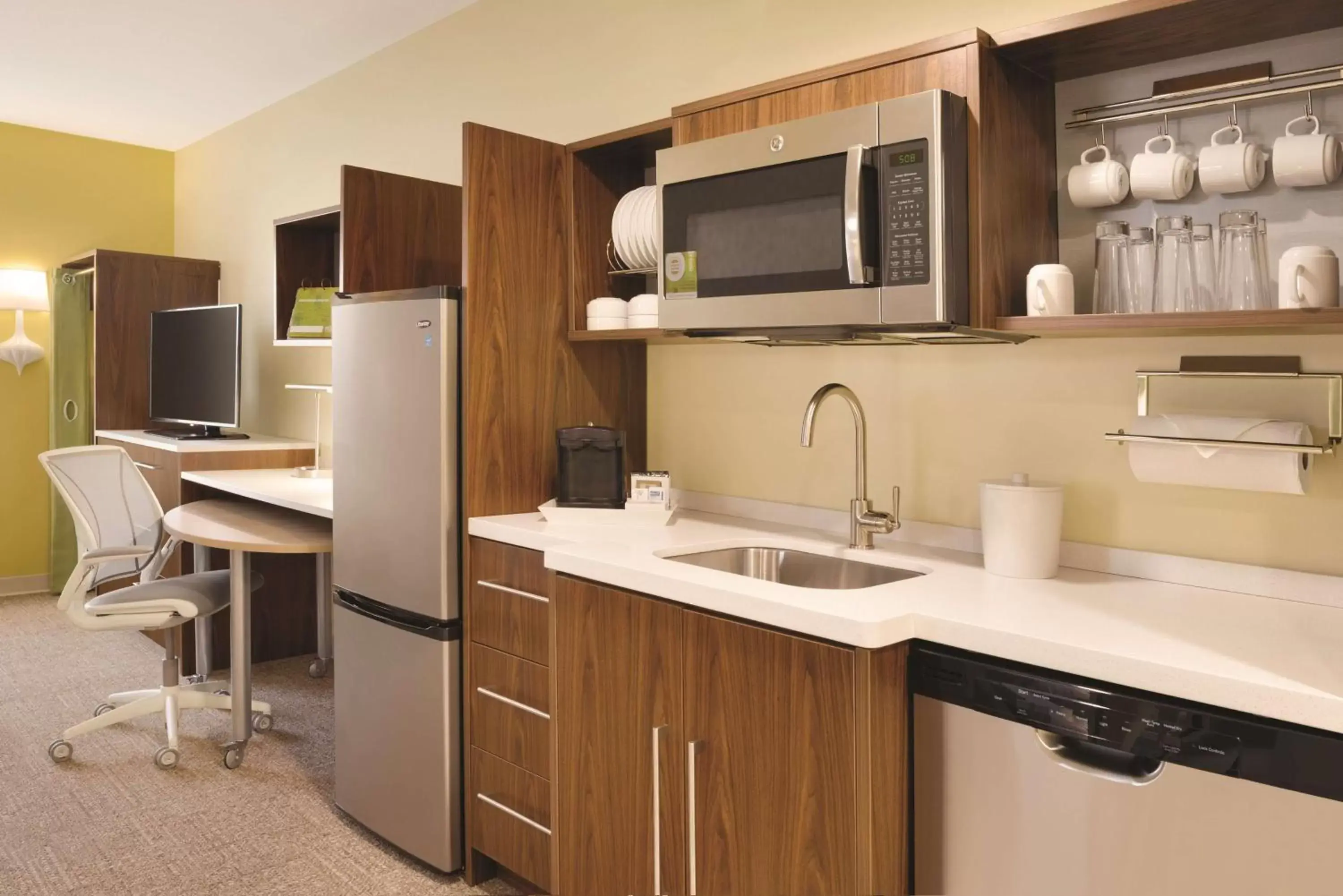 Kitchen or kitchenette, Kitchen/Kitchenette in Home2 Suites By Hilton Columbus Dublin