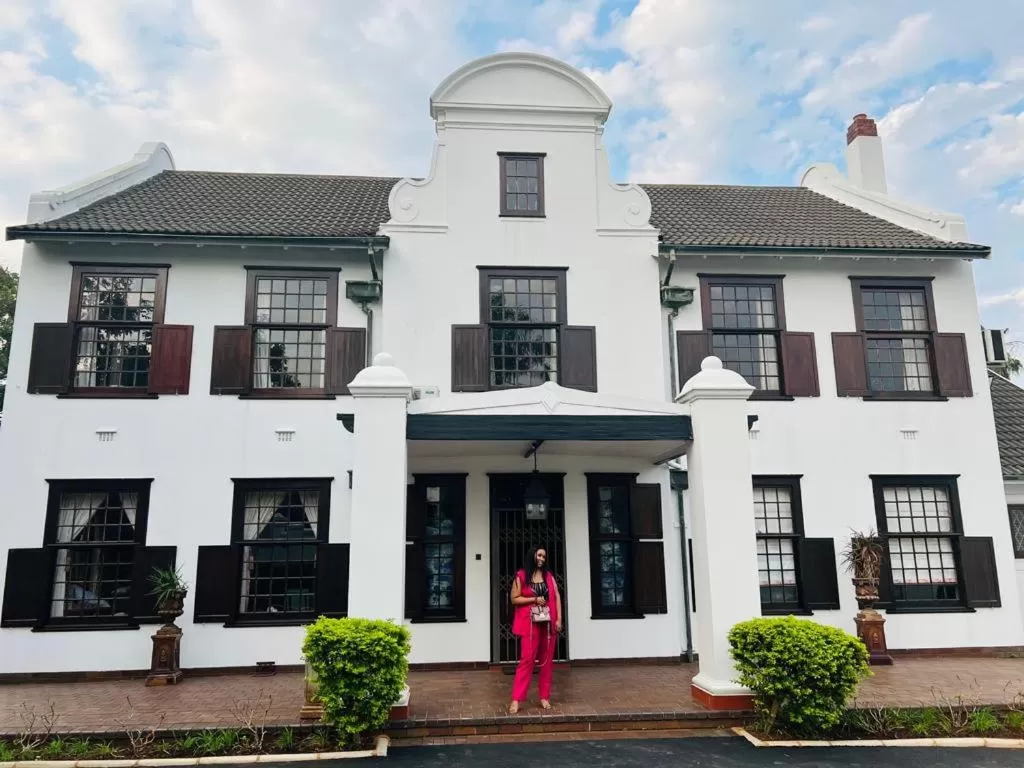 Facade/entrance in Holland House B&B