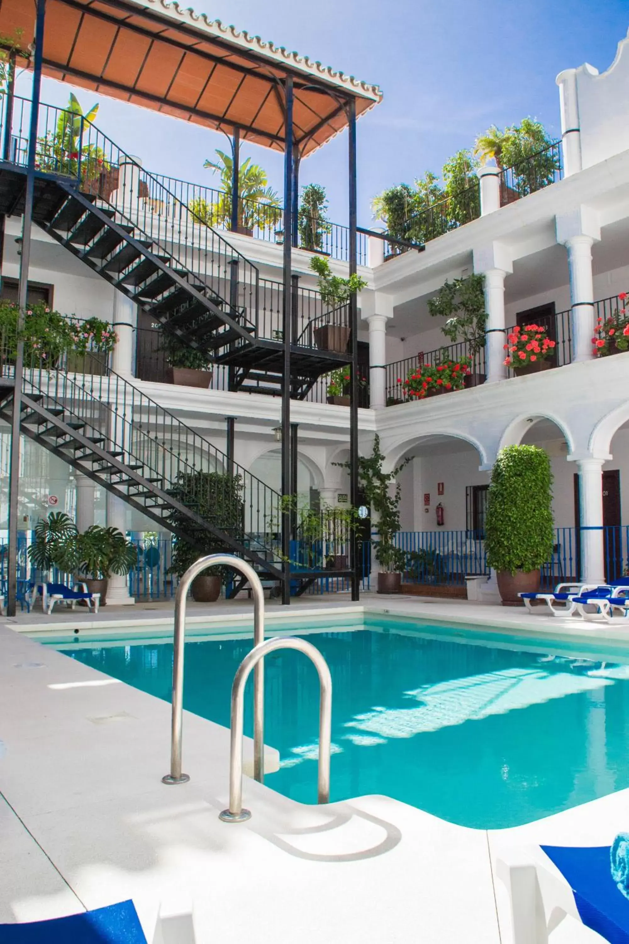 Swimming Pool in Hotel La Fonda