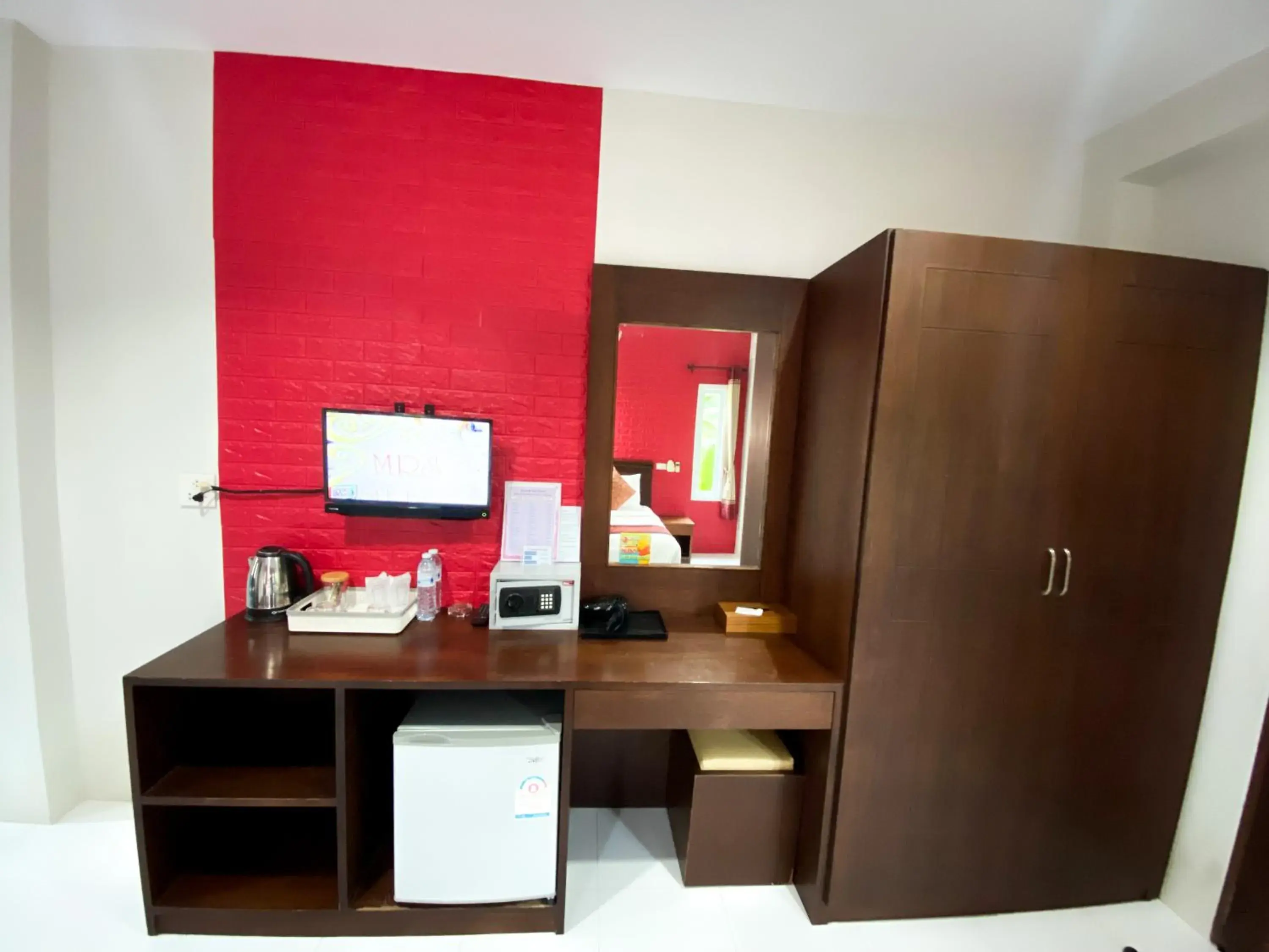 TV and multimedia, TV/Entertainment Center in Hatzanda Lanta Resort - SHA Extra Plus