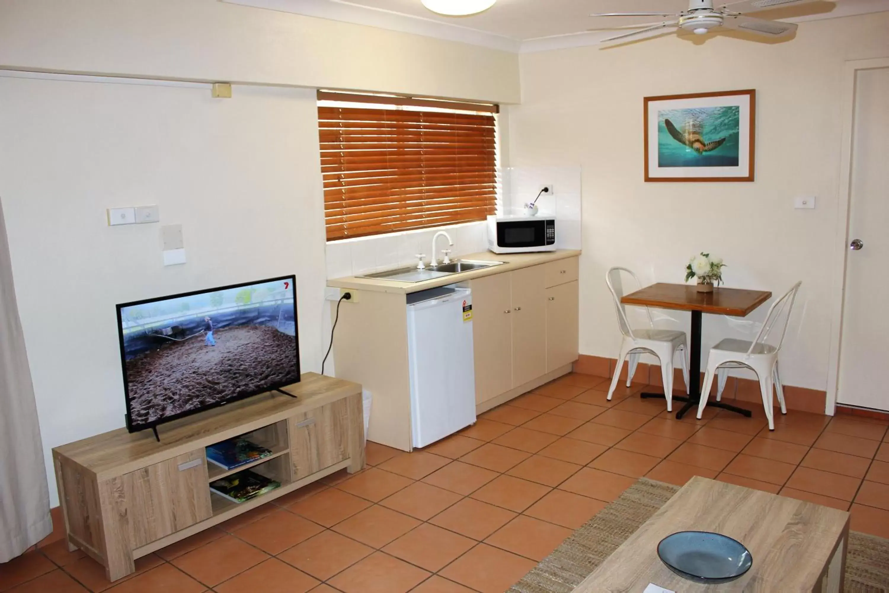 TV and multimedia, Kitchen/Kitchenette in Lake Central Cairns