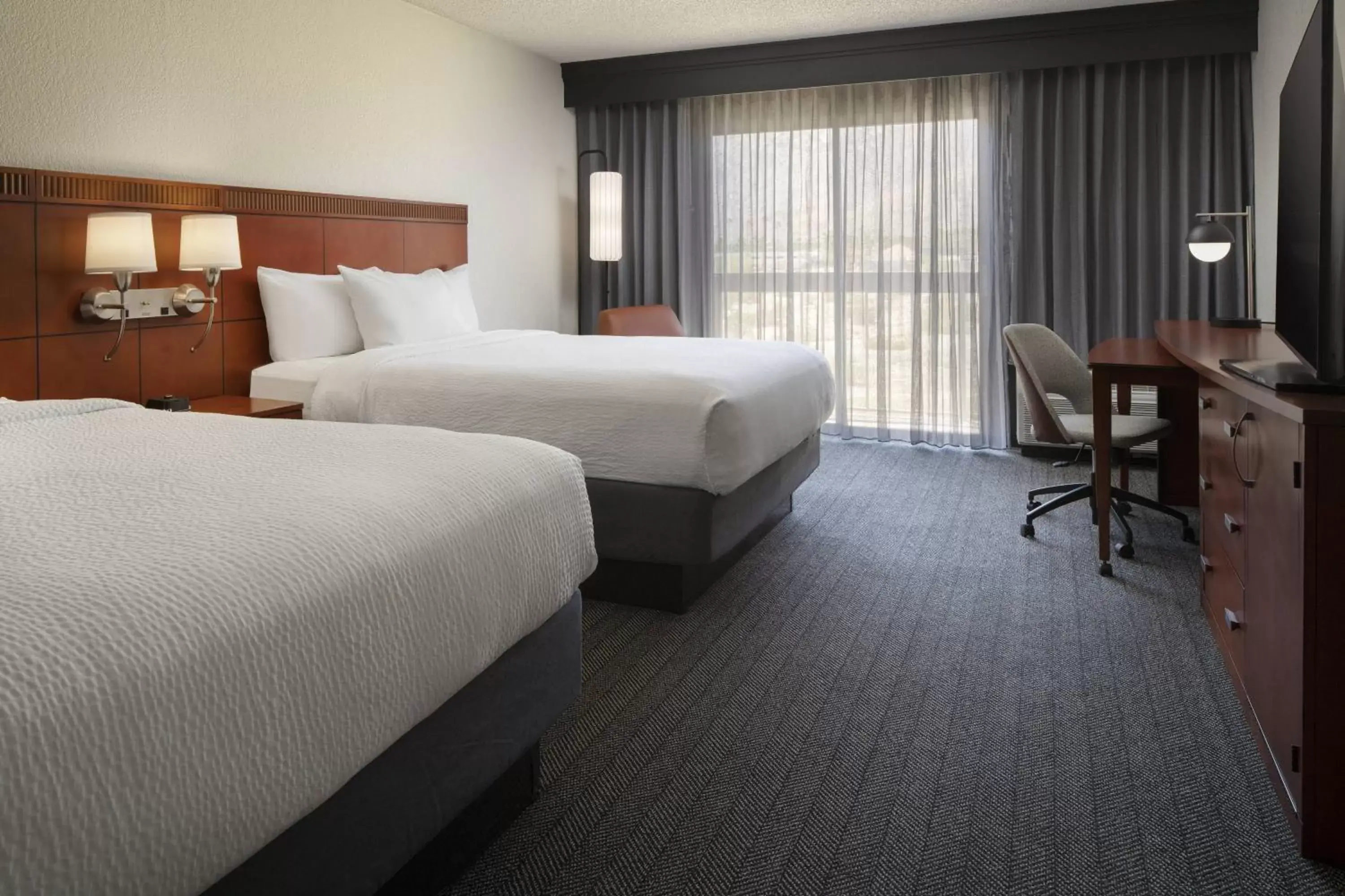 Photo of the whole room, Bed in Courtyard by Marriott Palm Springs