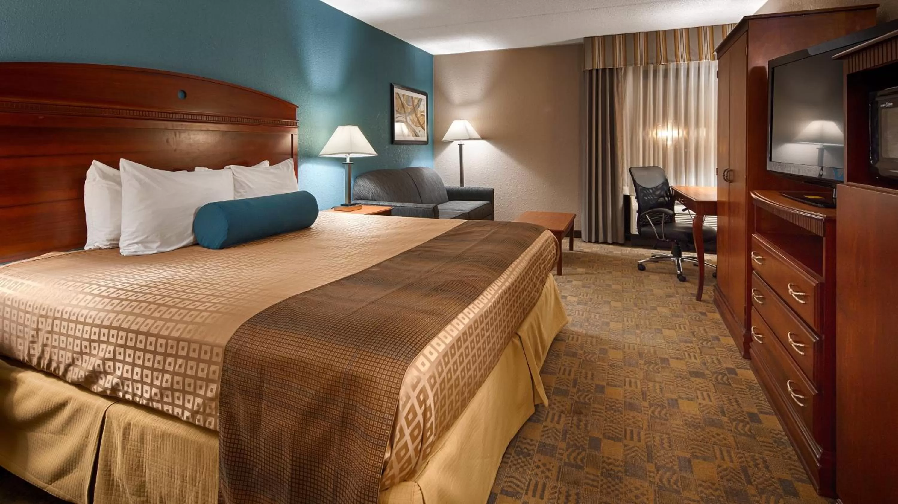 Photo of the whole room, Bed in Days Inn by Wyndham Englewood Dayton Airport