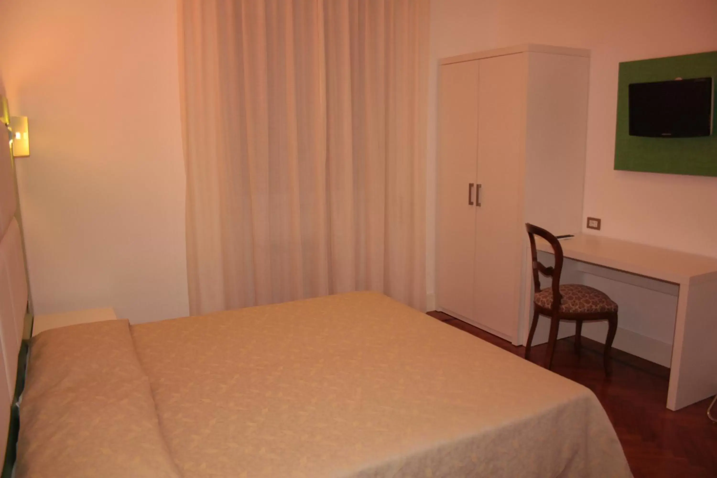 Bedroom, Bed in Affittacamere Via Mazzini