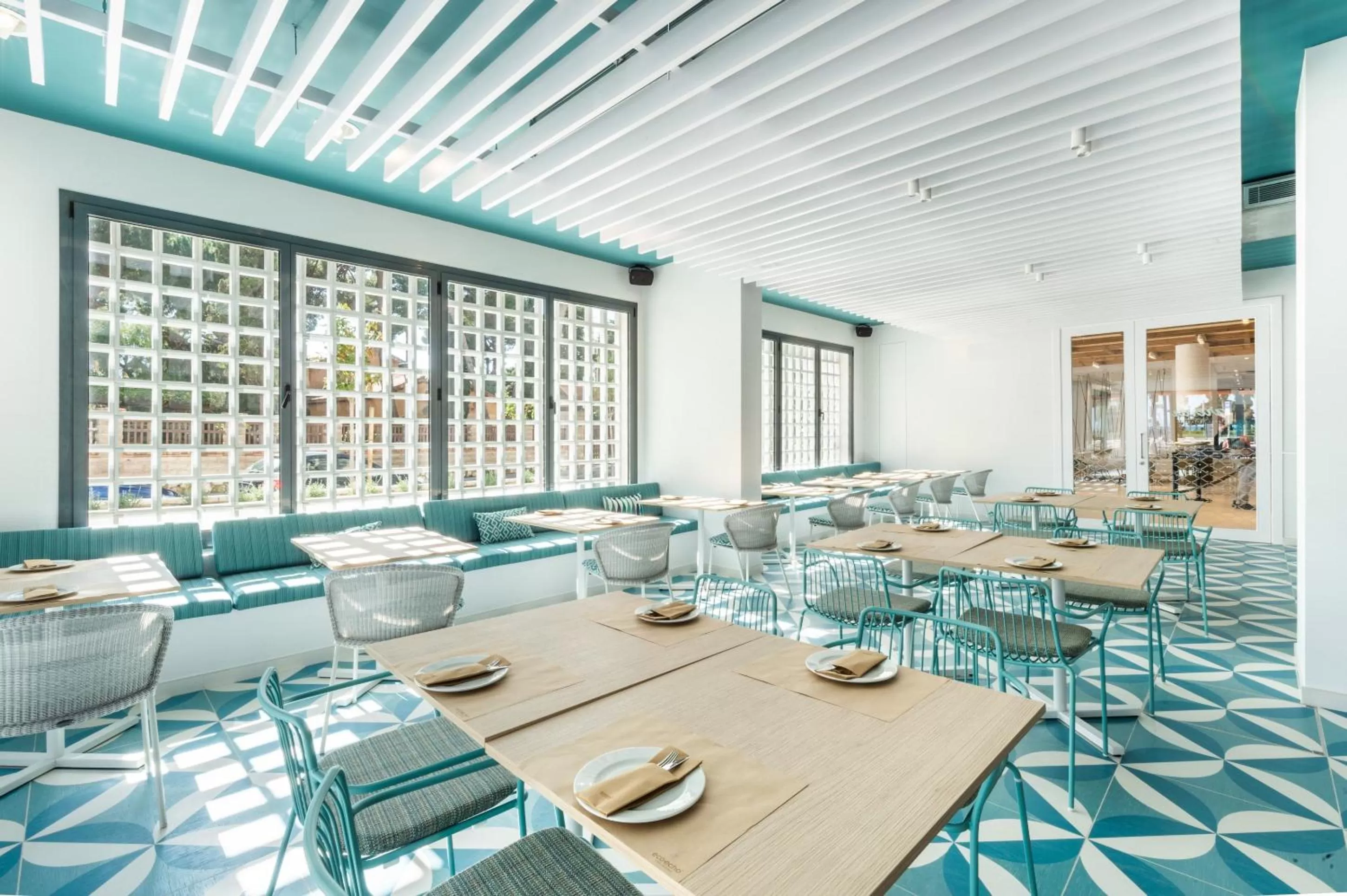 Restaurant/places to eat in Blaumar Hotel