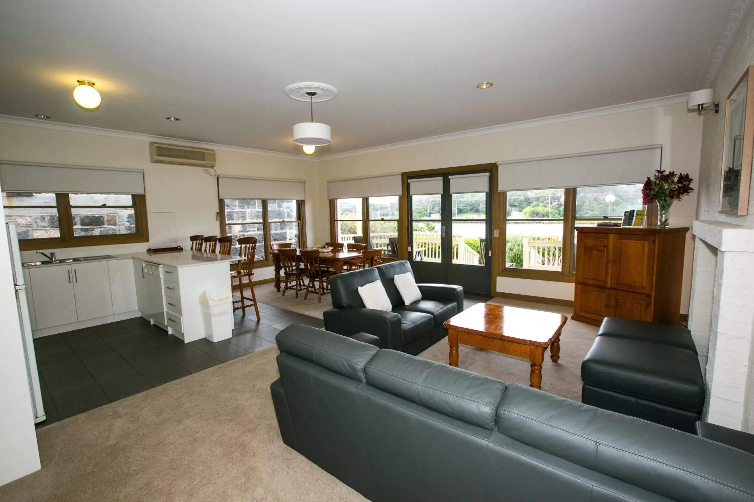 Living room, Seating Area in Seacombe House Motor Inn Port Fairy