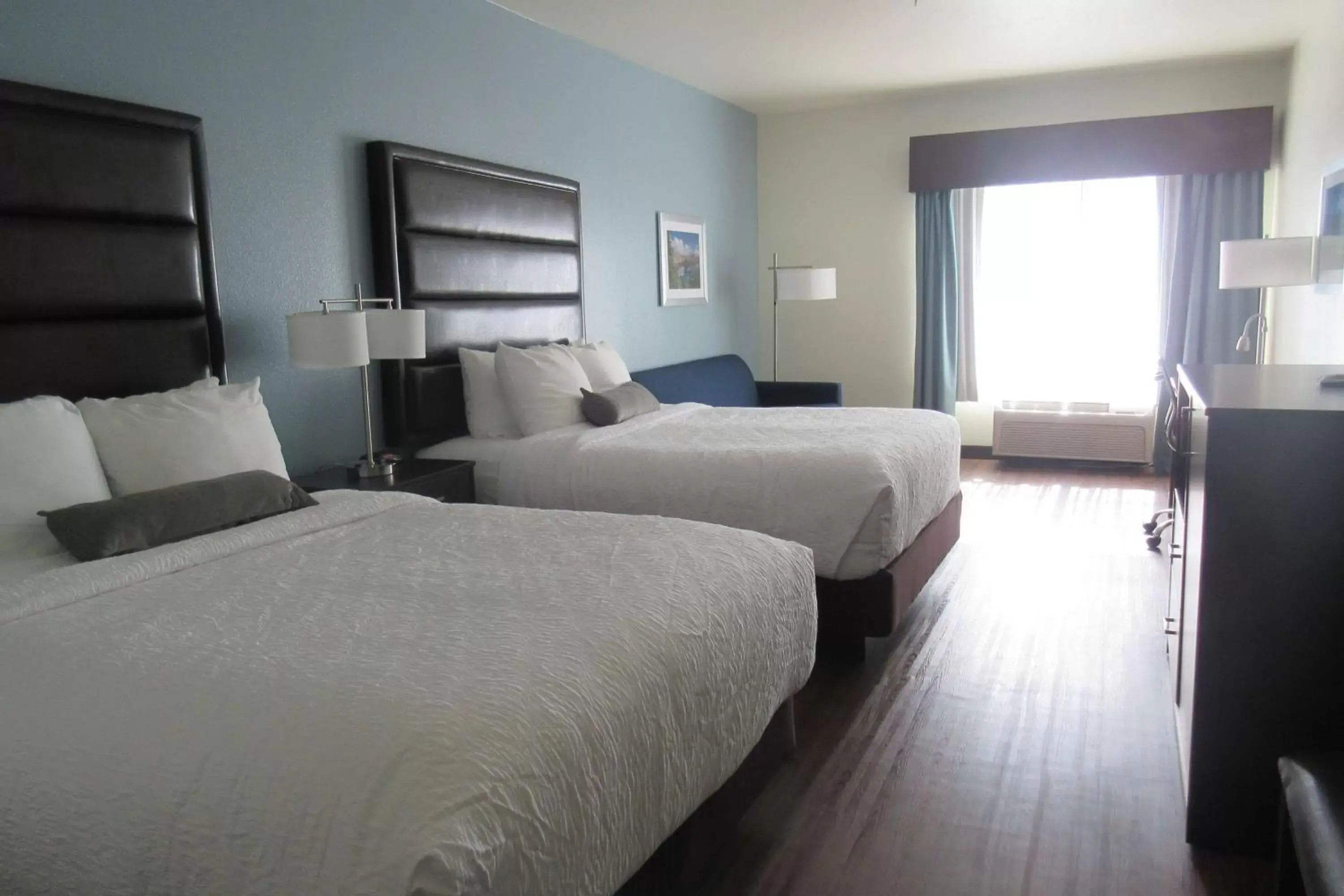 Queen Room with Two Queen Beds and Sofa - Pet-Friendly in Best Western Crater Lake Highway White City/Medford