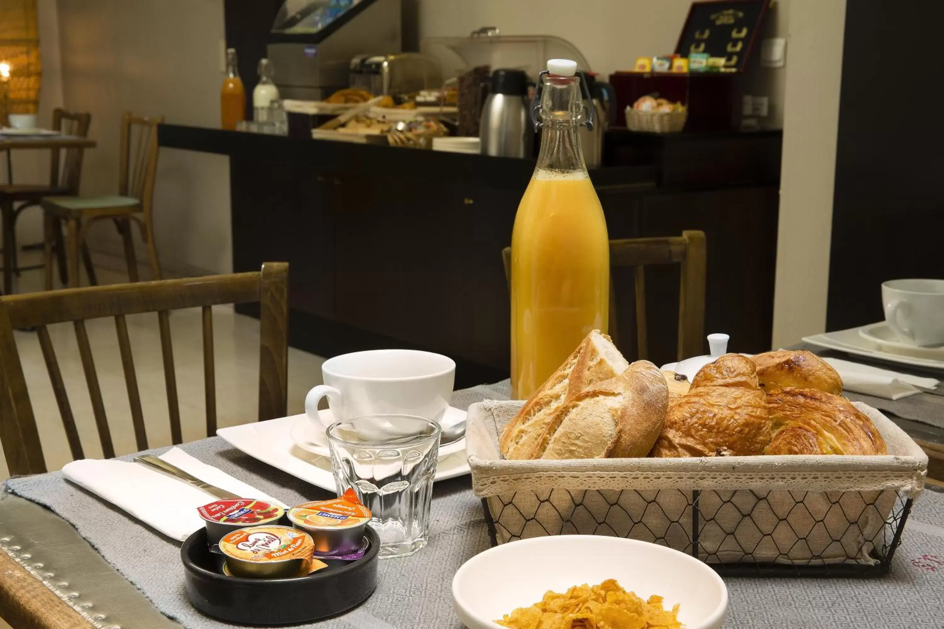 Breakfast in Hôtel Maxim Quartier Latin