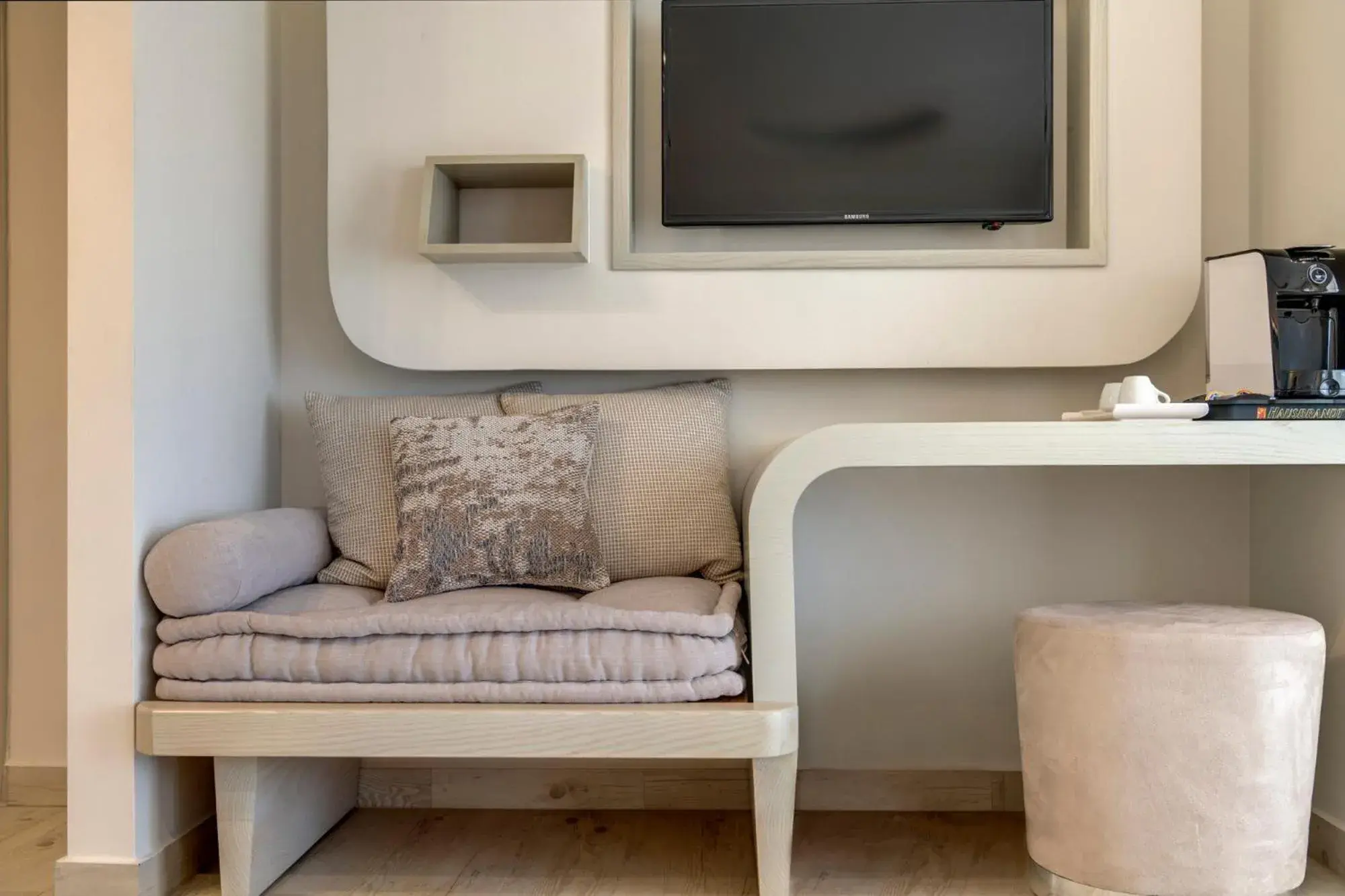 TV and multimedia, TV/Entertainment Center in Kouros Art Hotel (Adults Only)