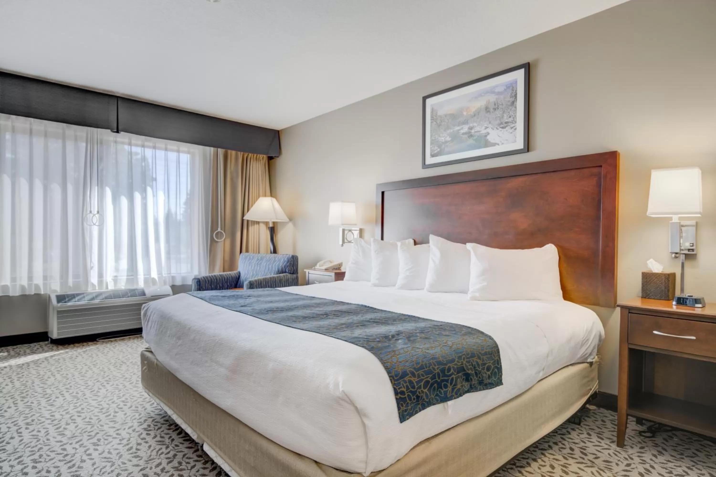 Bedroom, Bed in Whitefish Riverfront Hotel