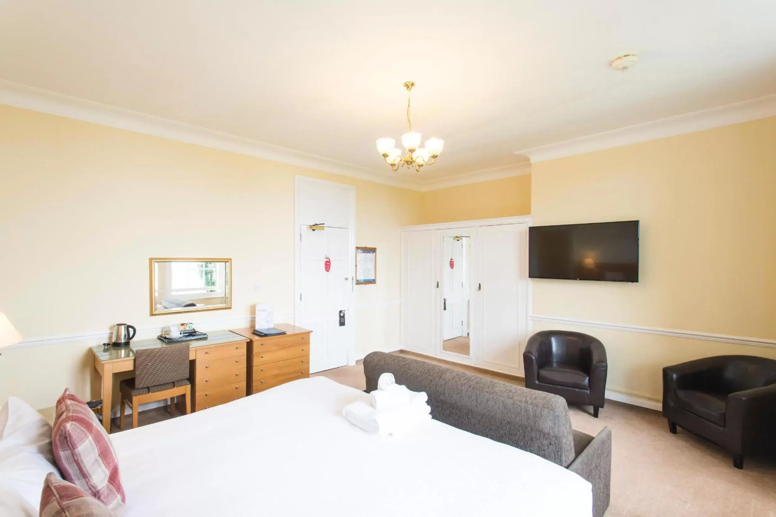 Bedroom, TV/Entertainment Center in Tregenna Castle Resort