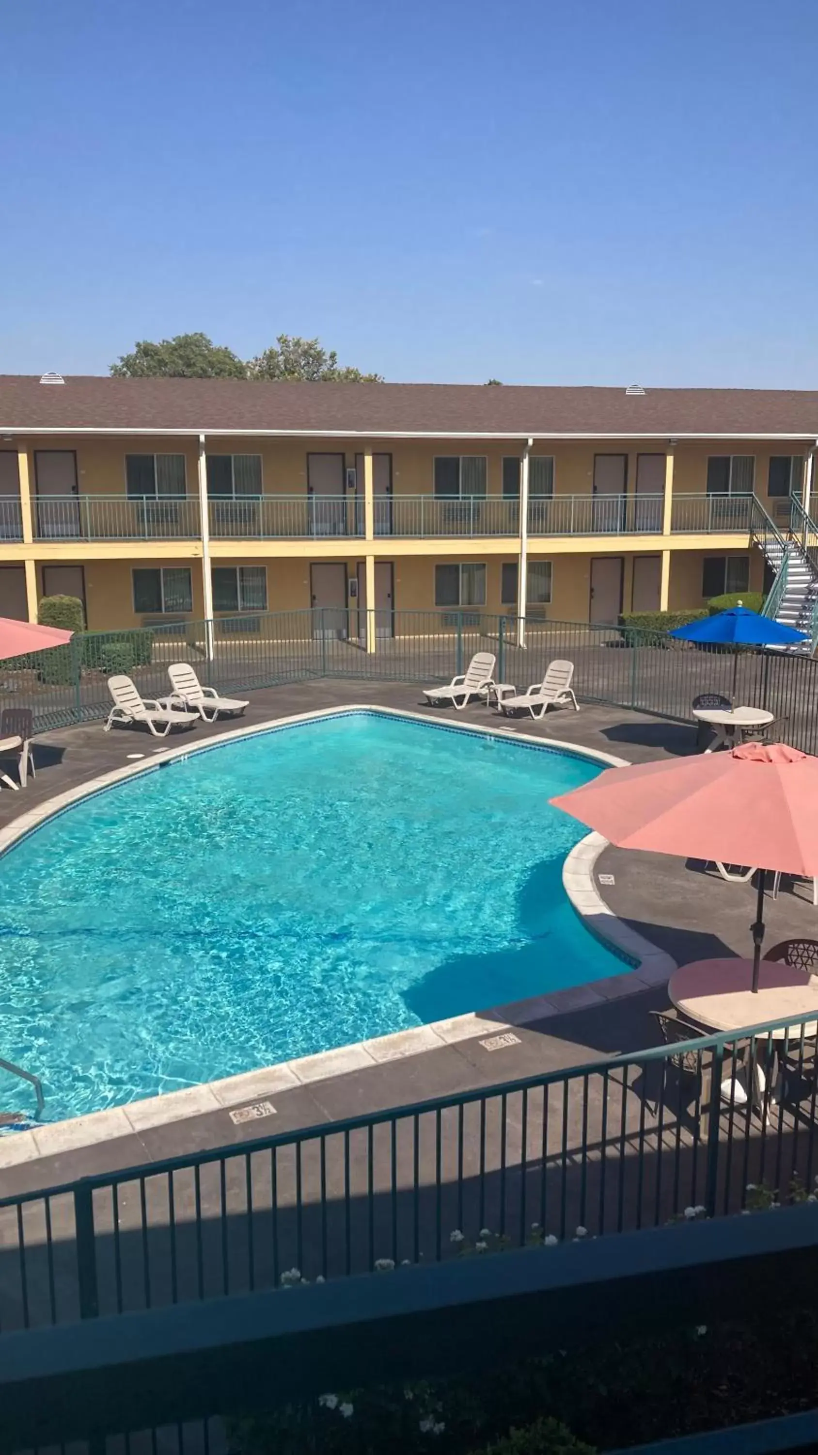 Swimming pool, Pool View in Quality Inn & Suites near Downtown Bakersfield