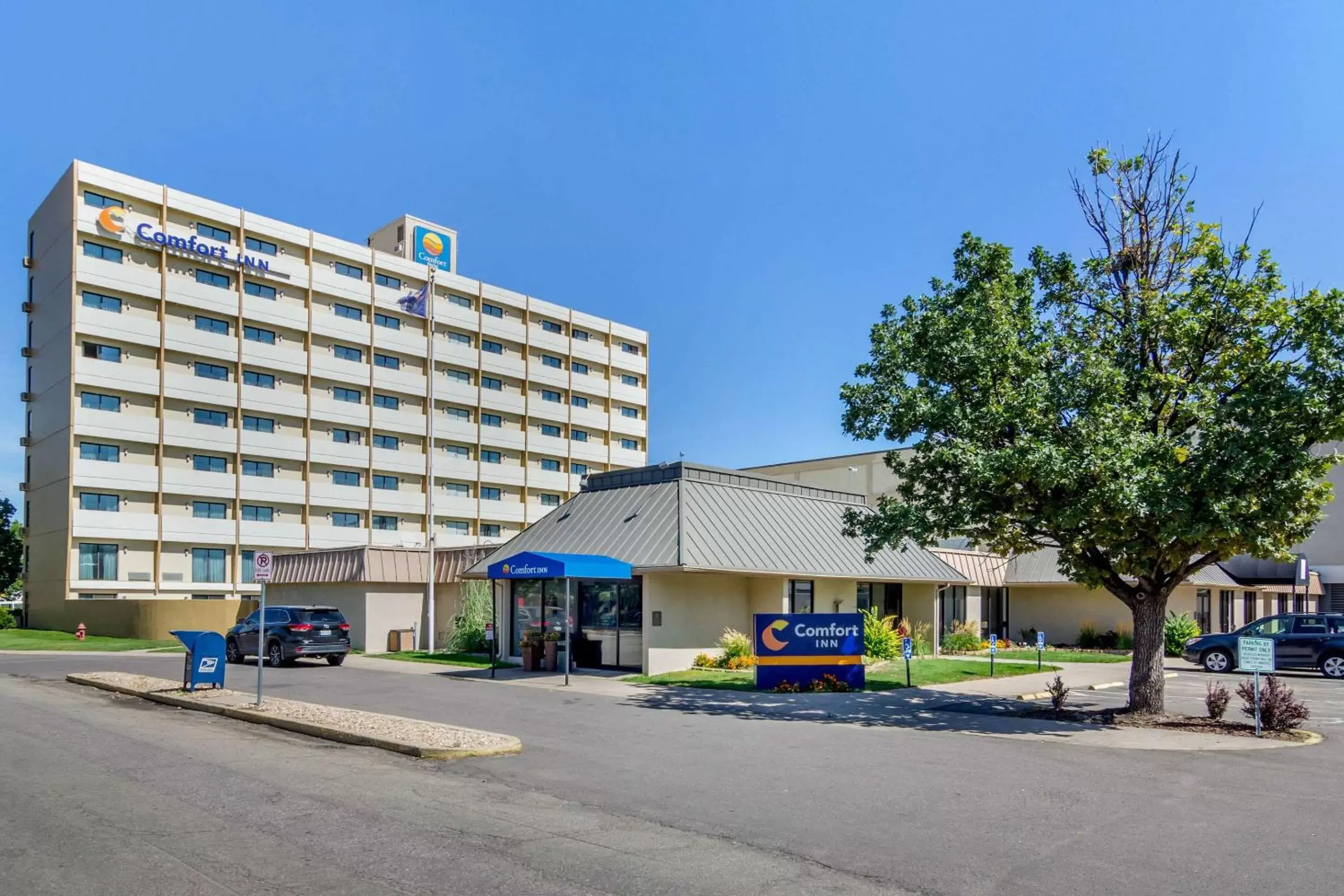 Property Building in Comfort Inn Denver Central