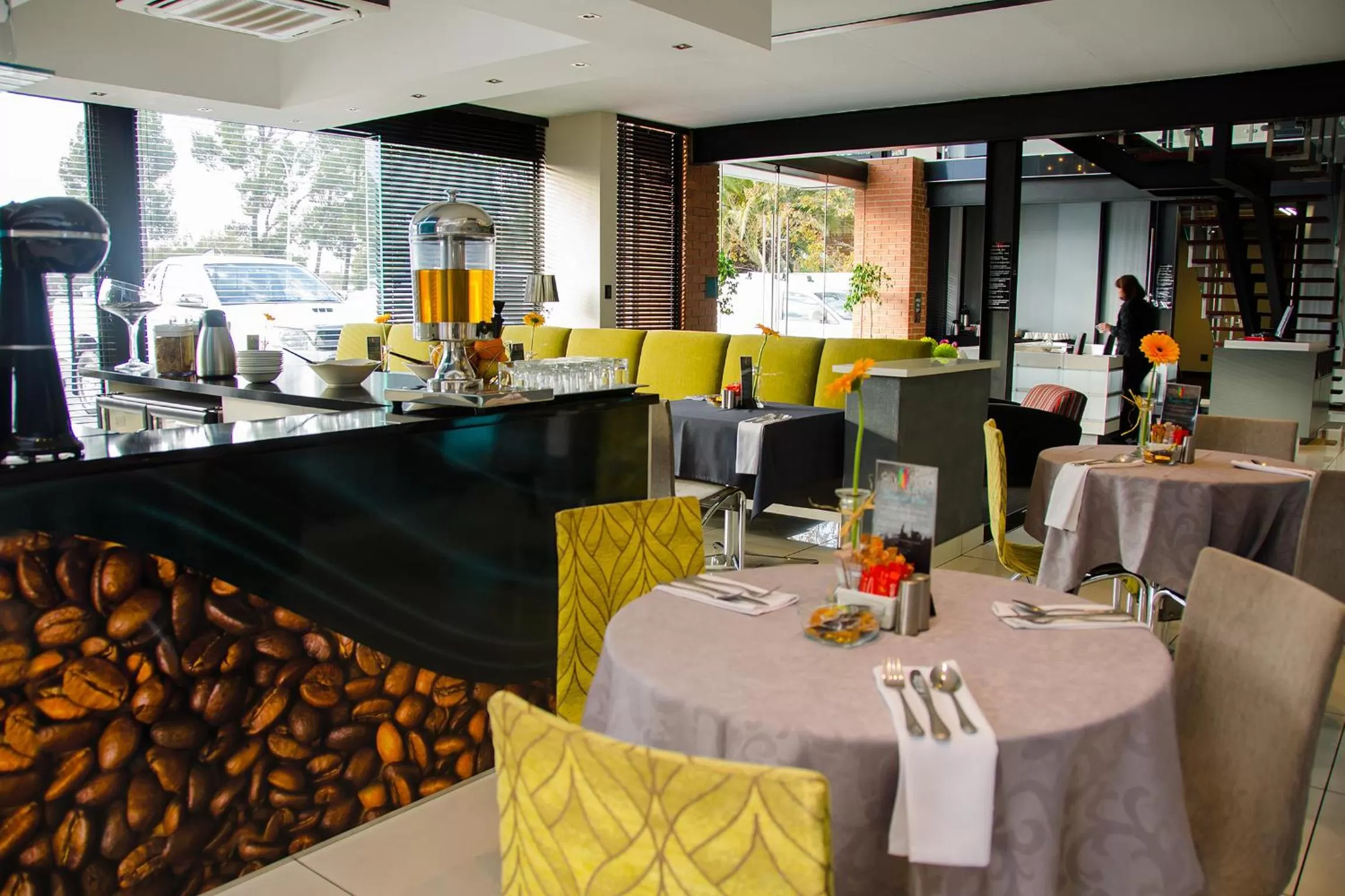 Restaurant/places to eat in City Living Boutique Hotel