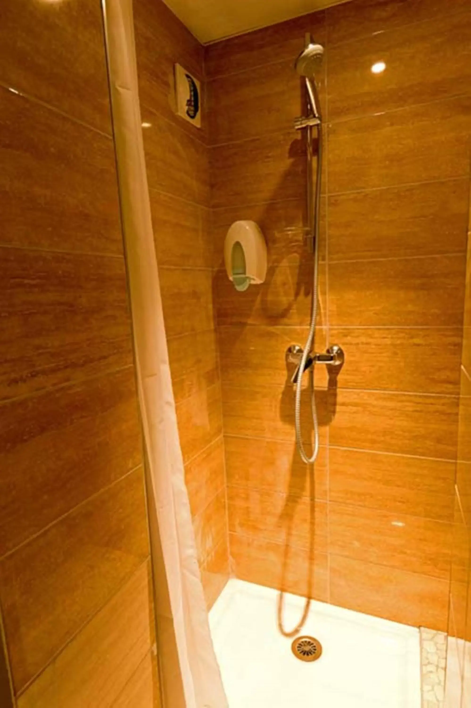 Comfort Double Room with Shower in Hôtel Saint Etienne