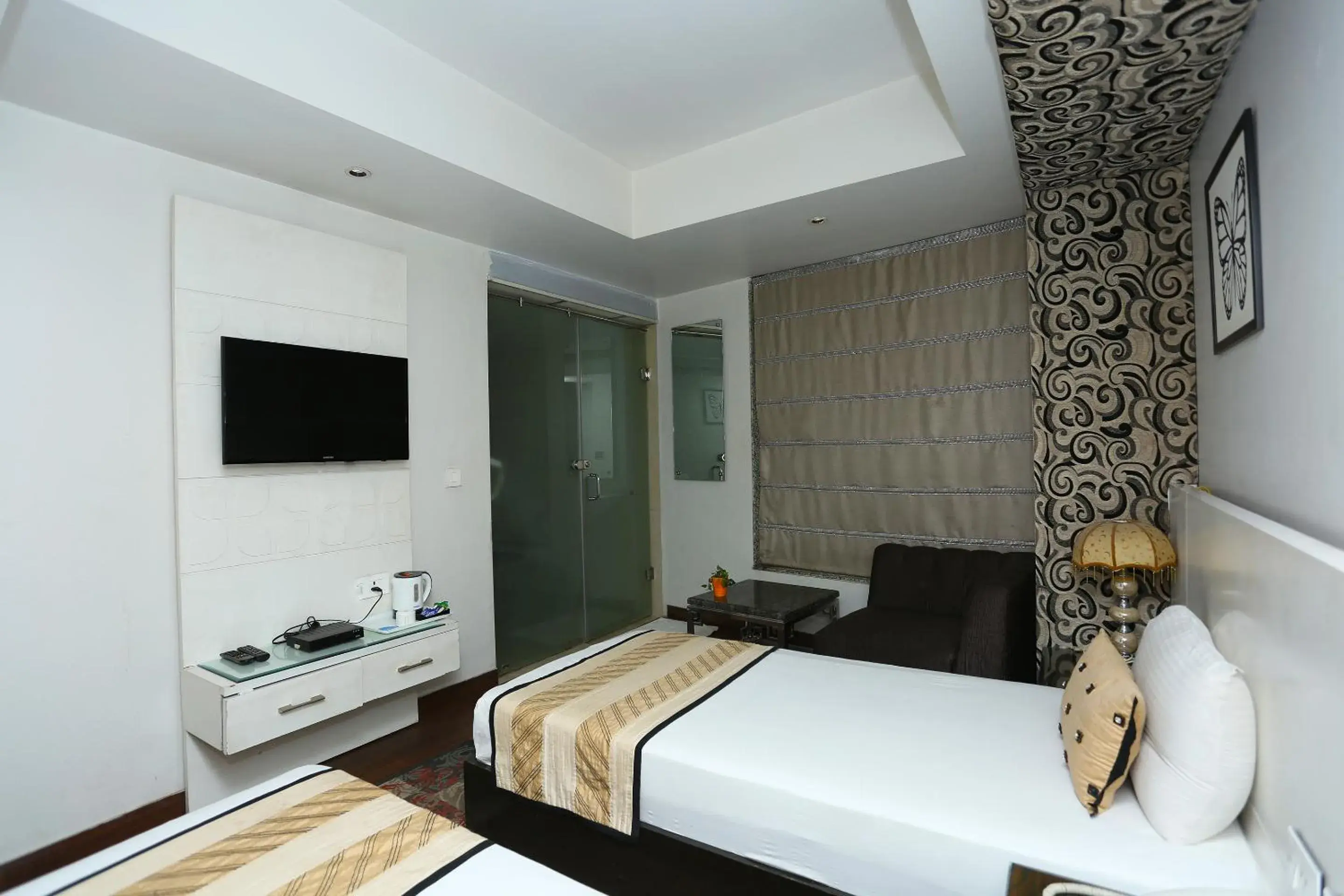 Bedroom, Bed in Hotel Uppal International - New Delhi Railway Station - Paharganj