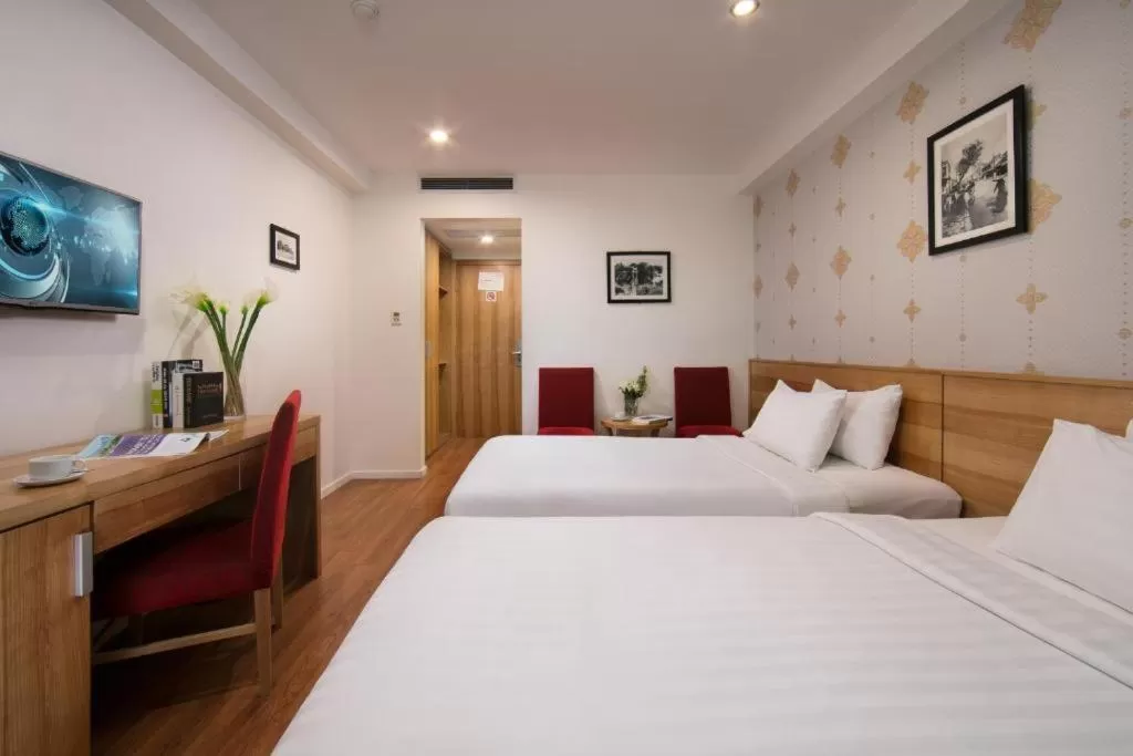 Photo of the whole room, Bed in Aviary Hanoi Hotel & Travel