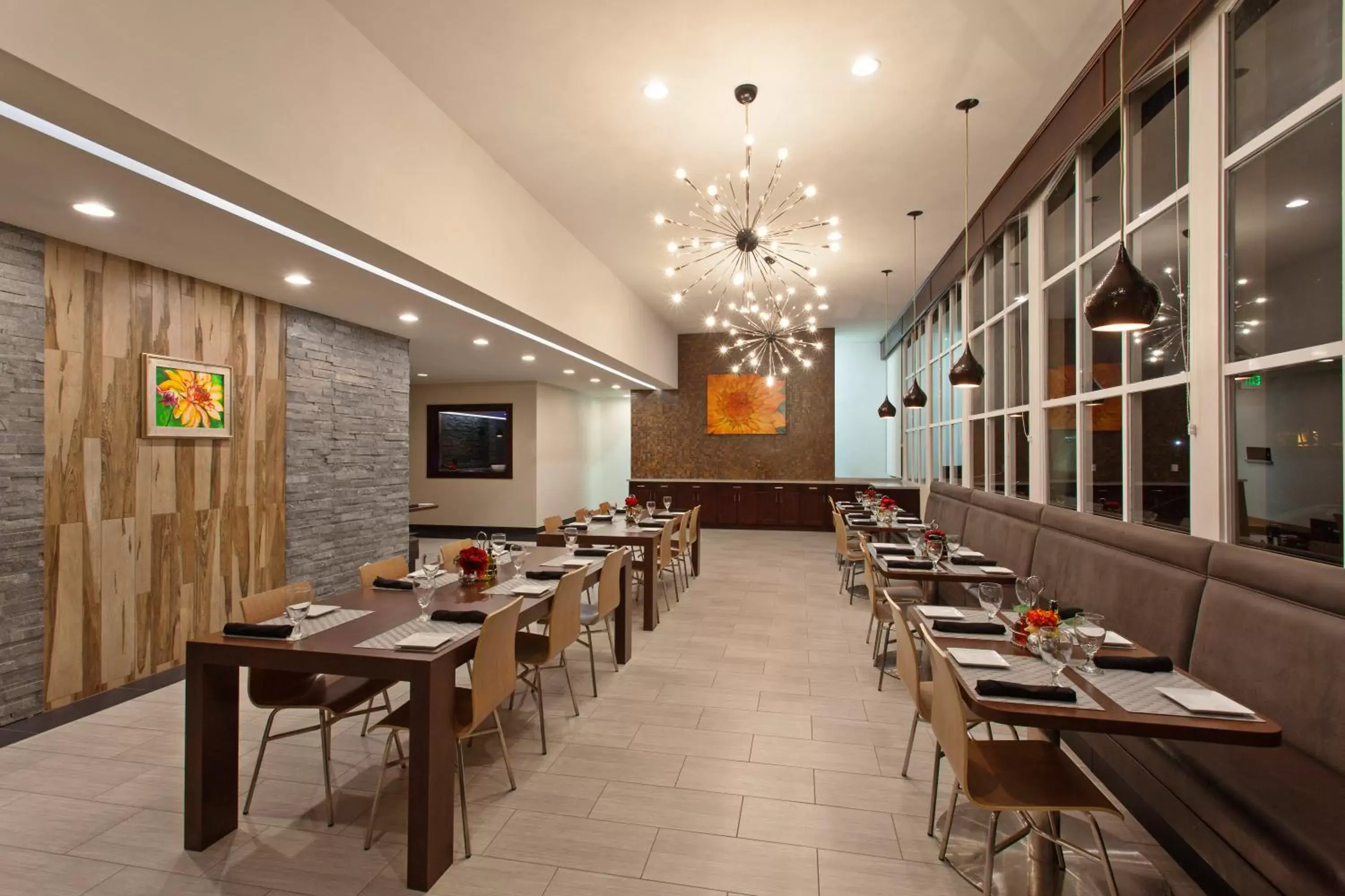 Lounge or bar, Restaurant/Places to Eat in Holiday Inn West Covina, an IHG Hotel