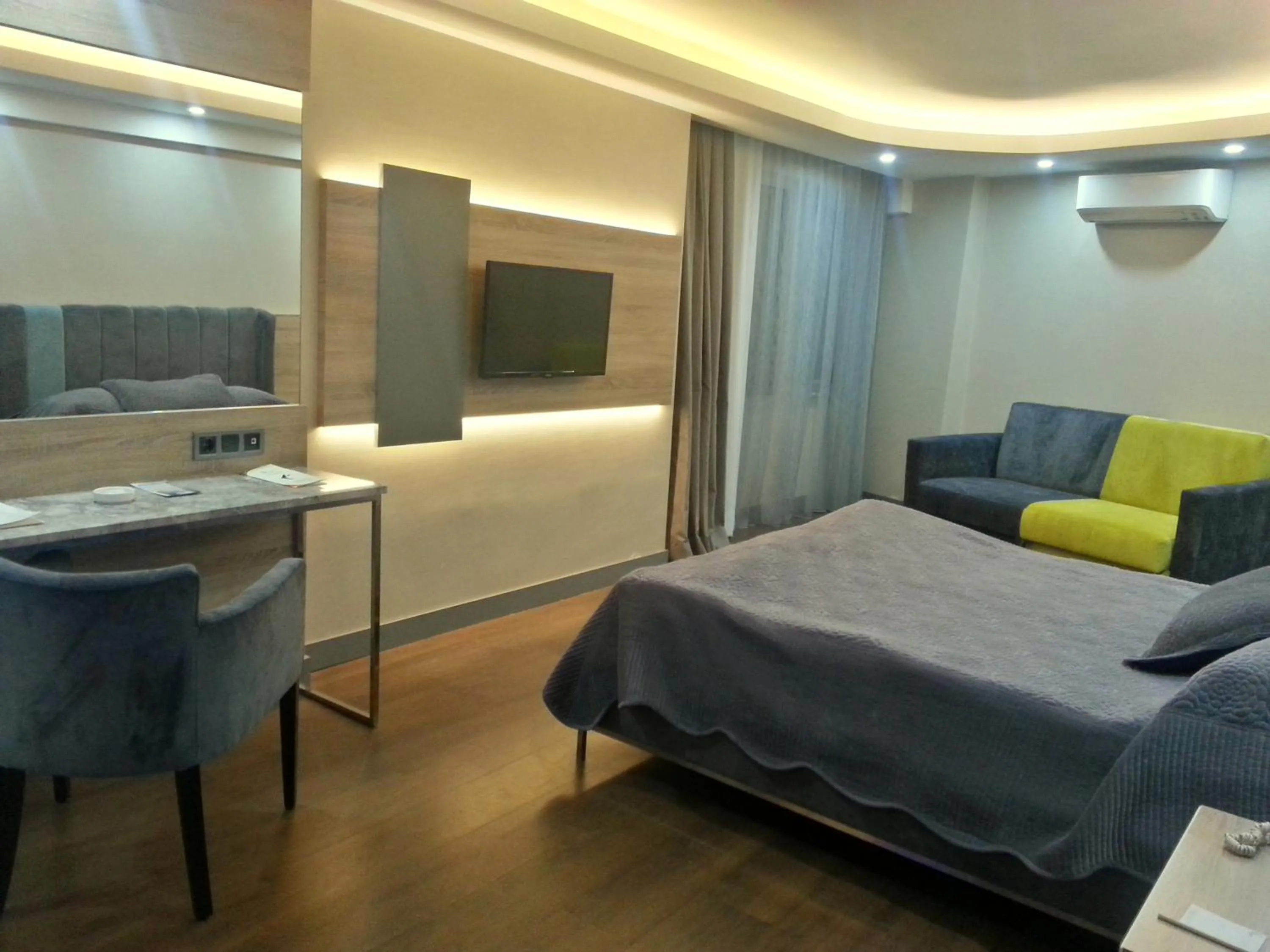 Photo of the whole room in Hotel Marla