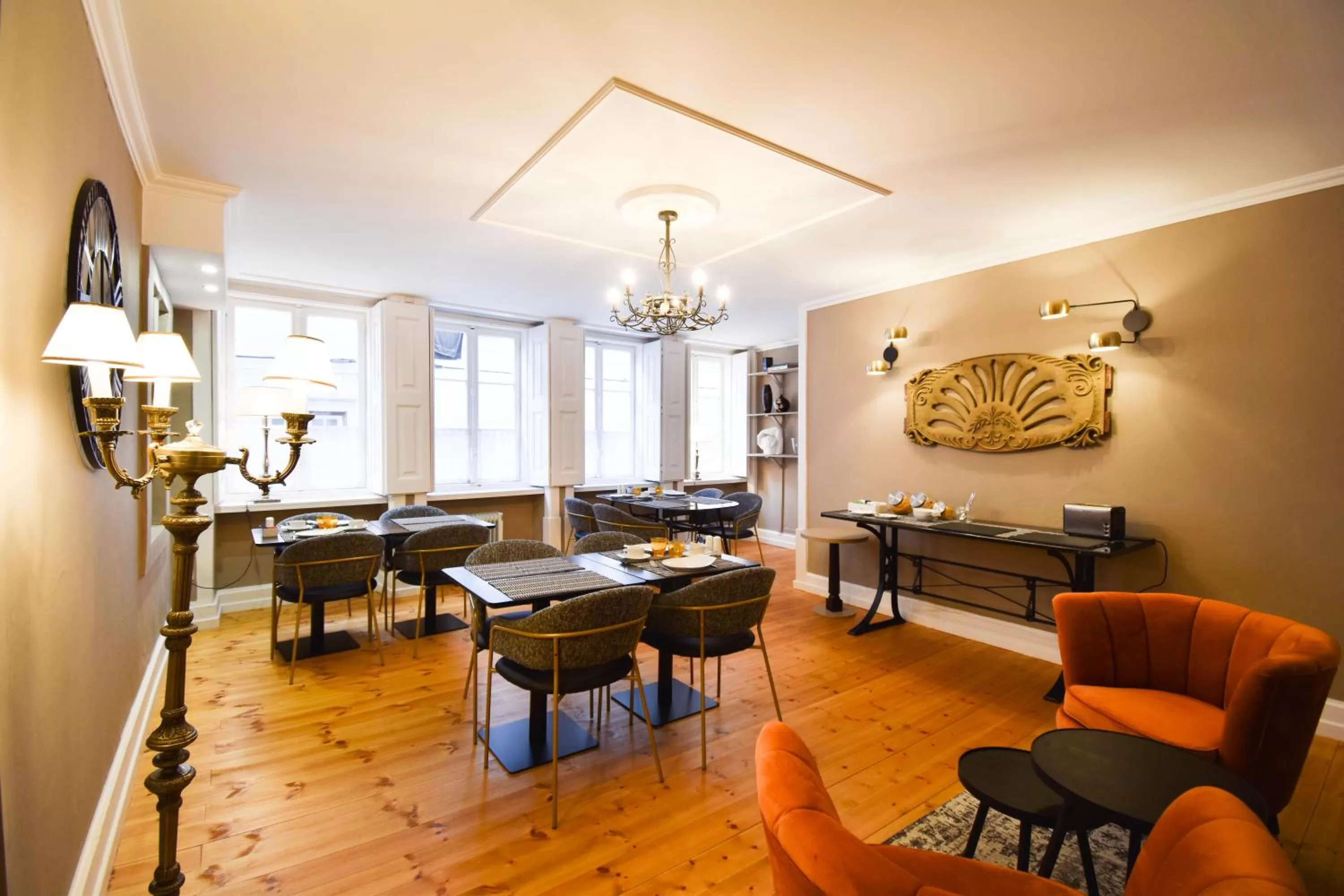 Restaurant/Places to Eat in Charme 19