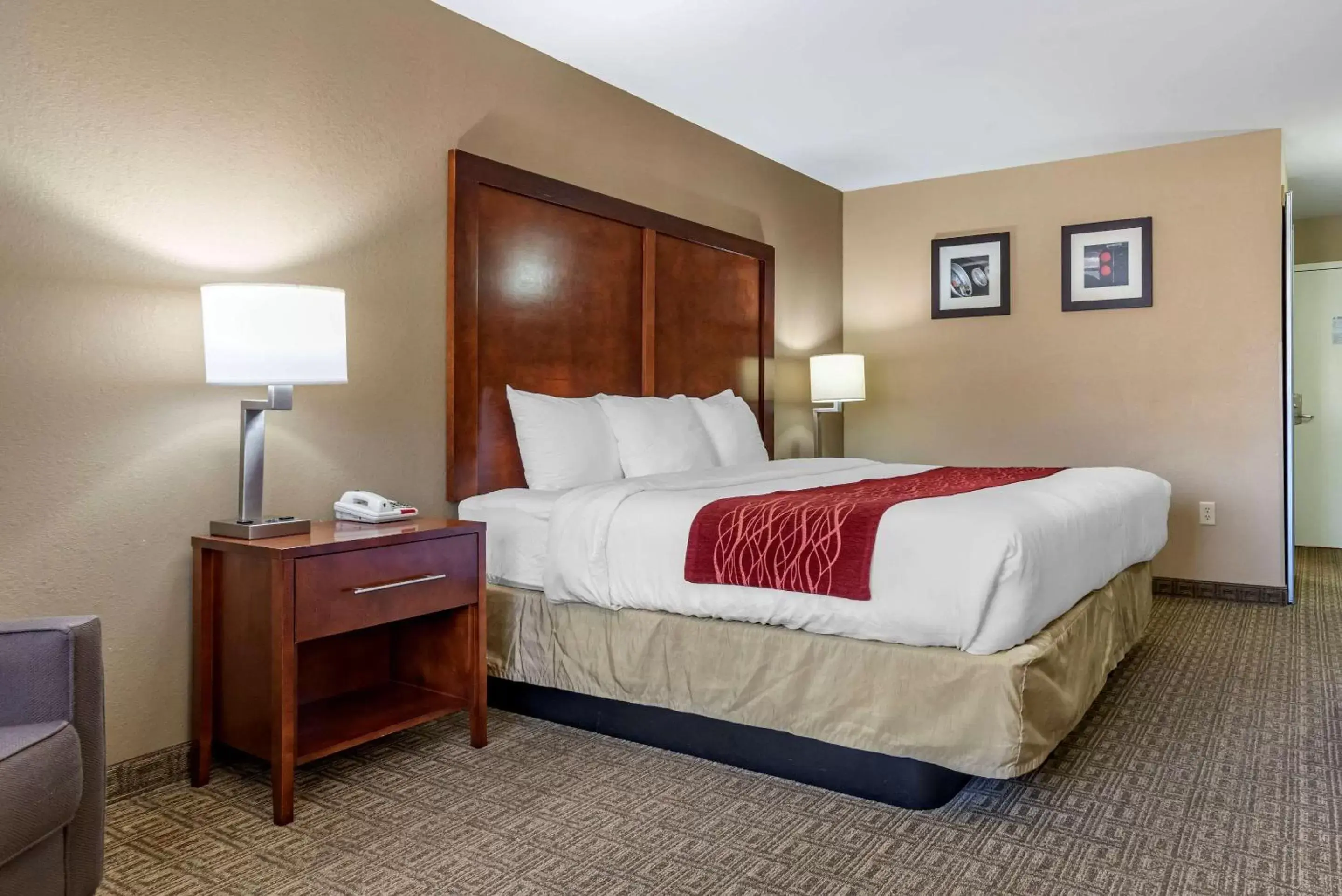 Photo of the whole room, Bed in Comfort Inn & Suites Leeds I-20