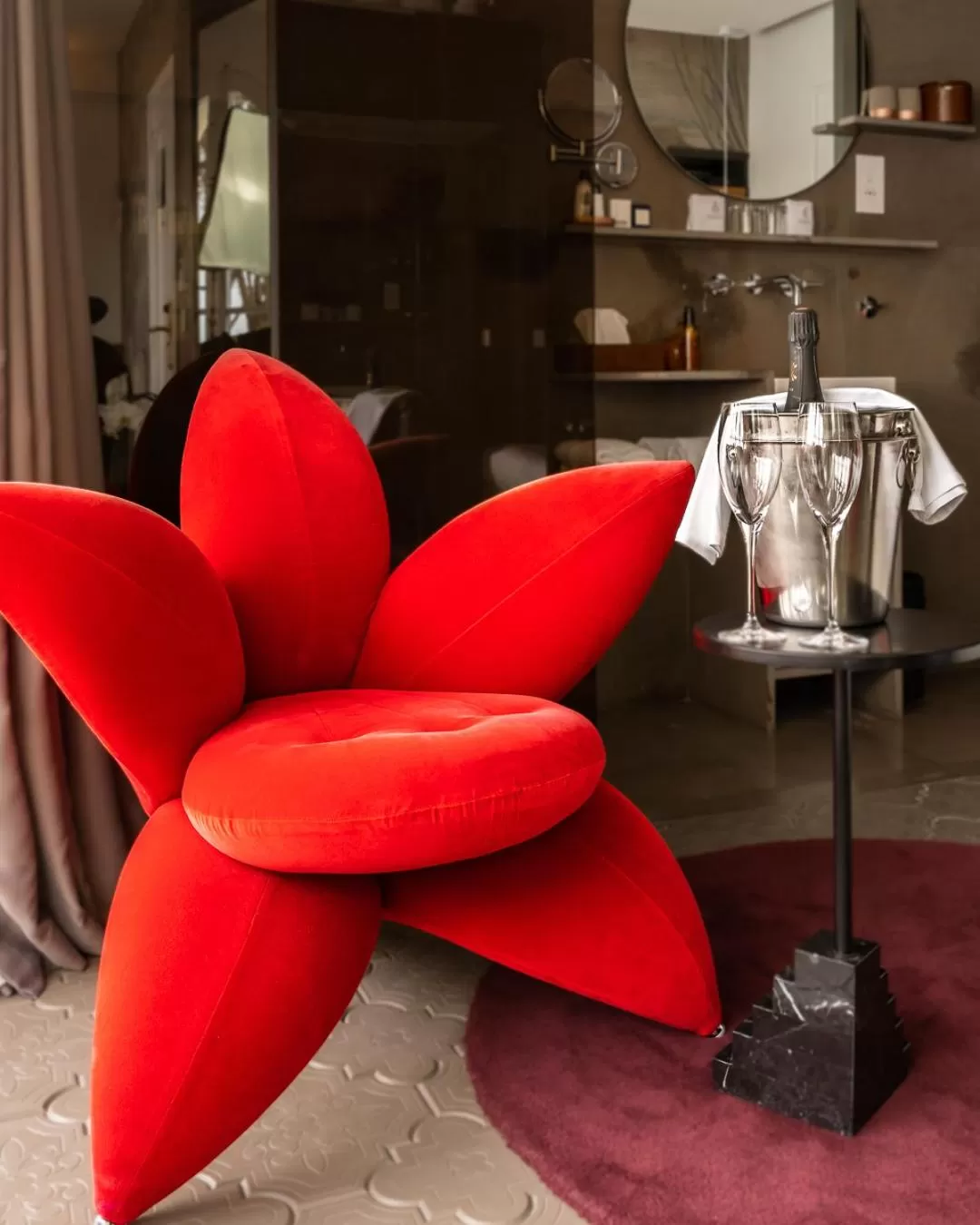 Seating area in Iniala Harbour House