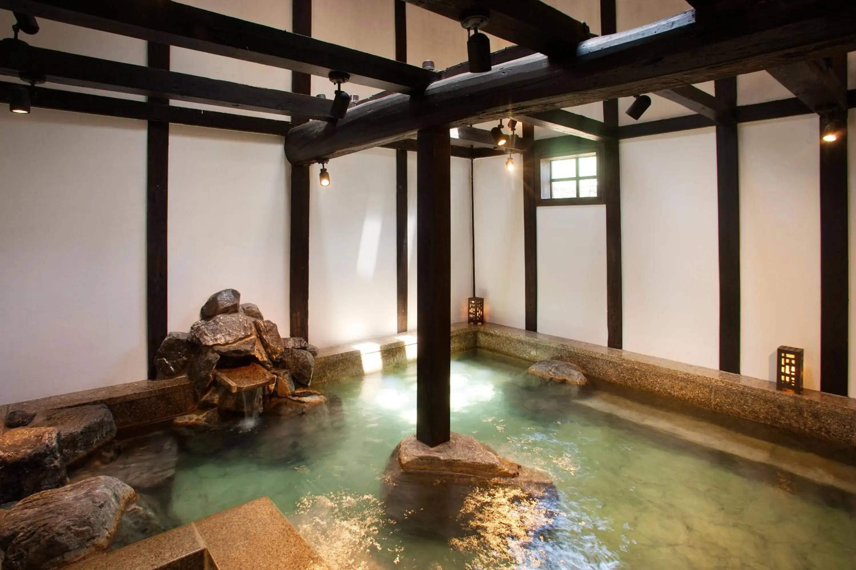 Hot Spring Bath, Swimming Pool in Honjin Hiranoya Bekkan Annex