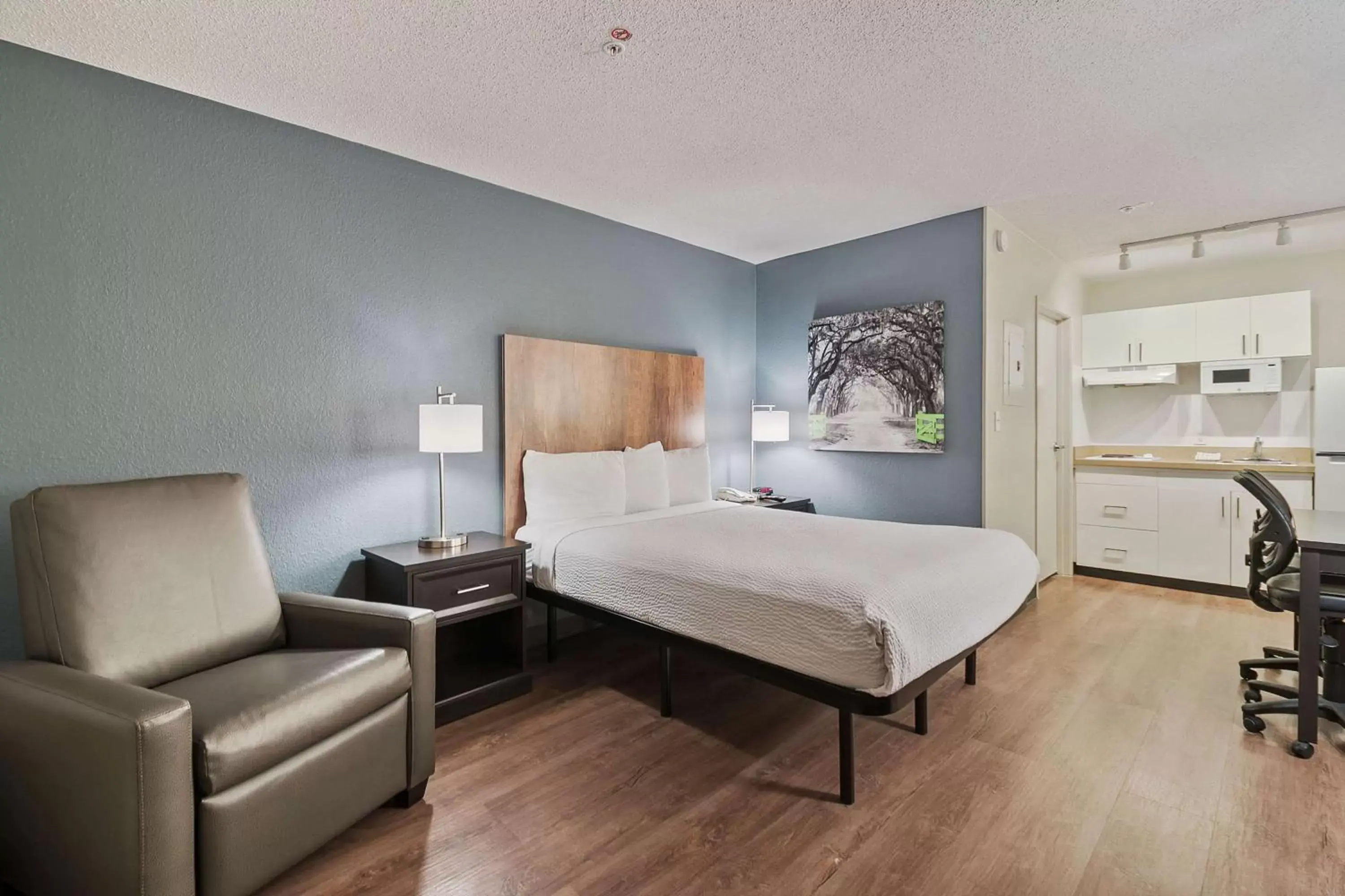Bedroom in Extended Stay America Suites - Miami - Airport - Blue Lagoon