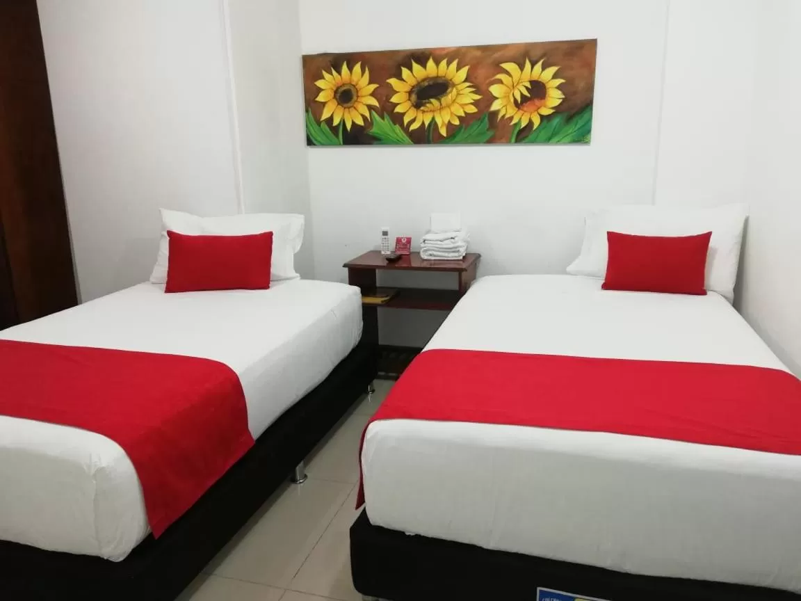 Bedroom, Bed in Hotel Cafe Plaza