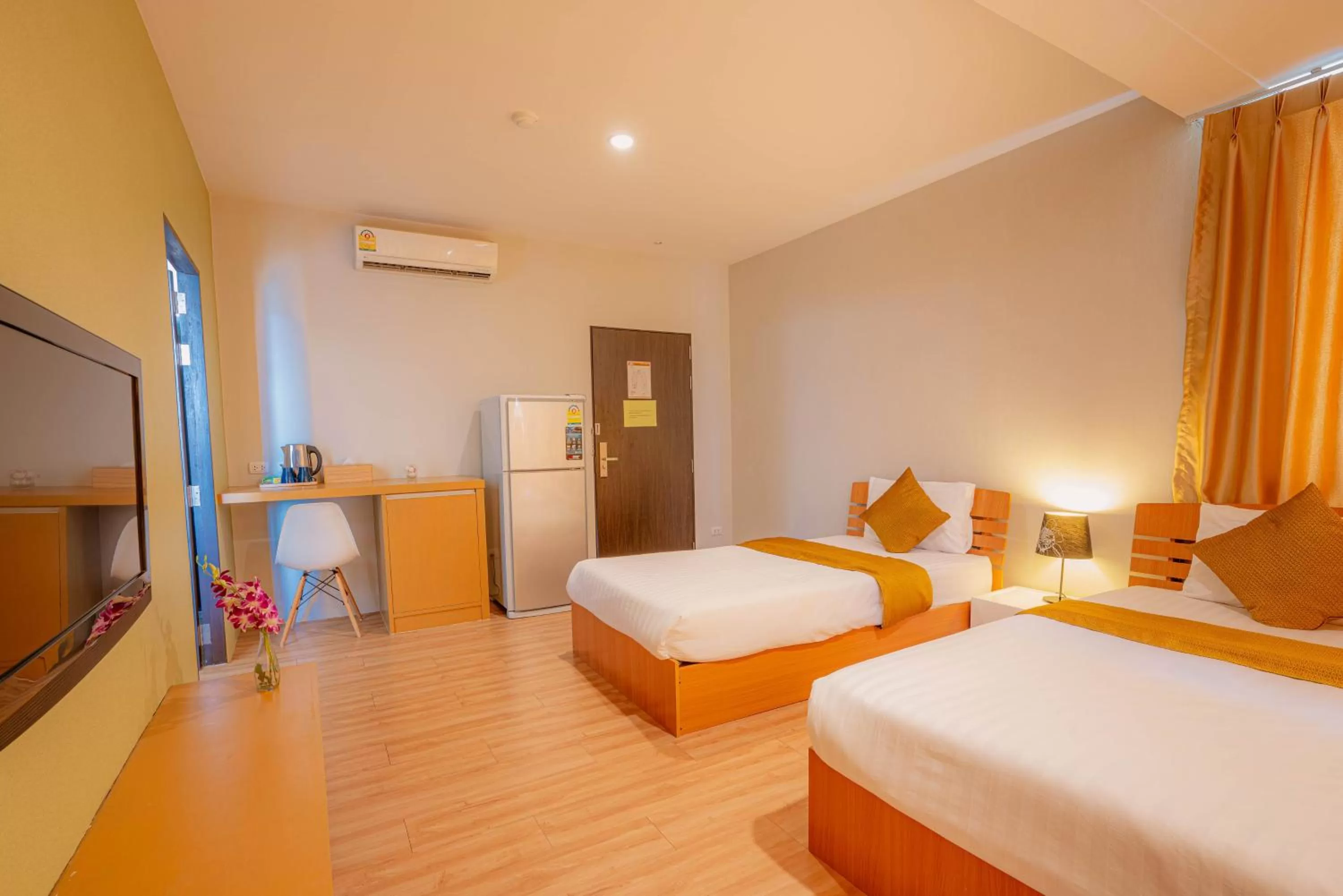 Bedroom, Bed in Peace Land Khaosan