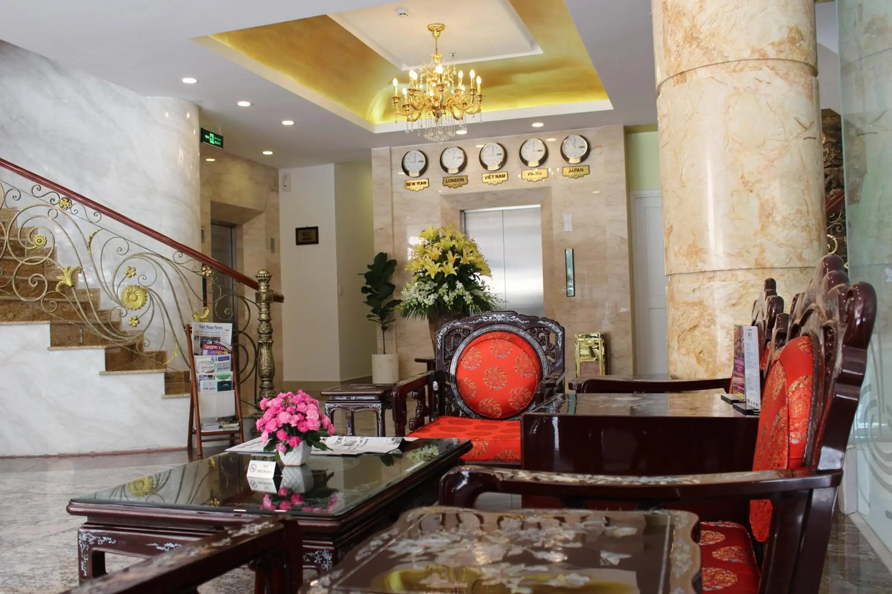 Lobby or reception, Restaurant/Places to Eat in Huong Sen Annex Hotel