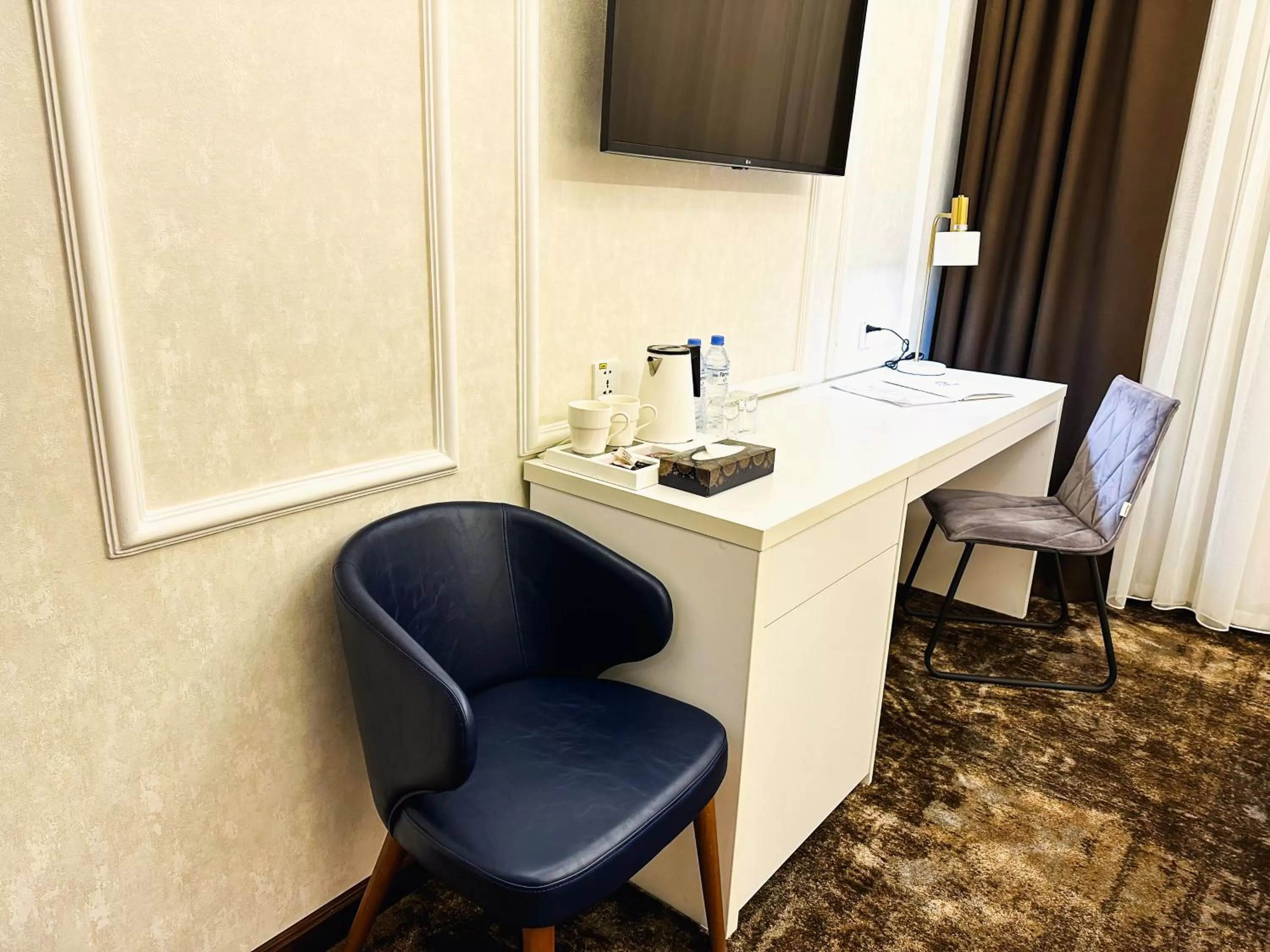 hair dresser in Garnet Hotel Tashkent