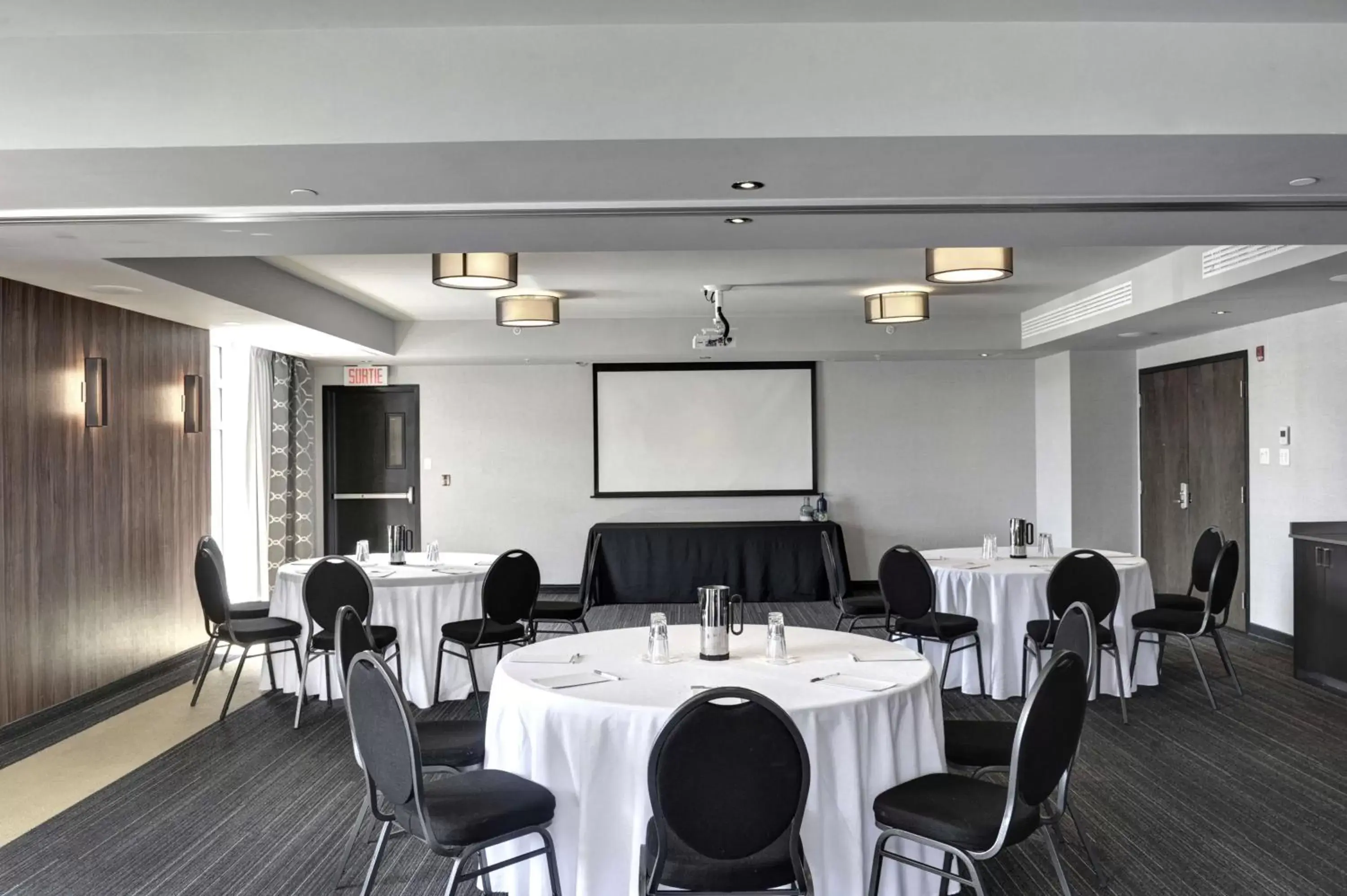 Meeting/conference room in Hampton Inn & Suites By Hilton Quebec City /Saint-Romuald