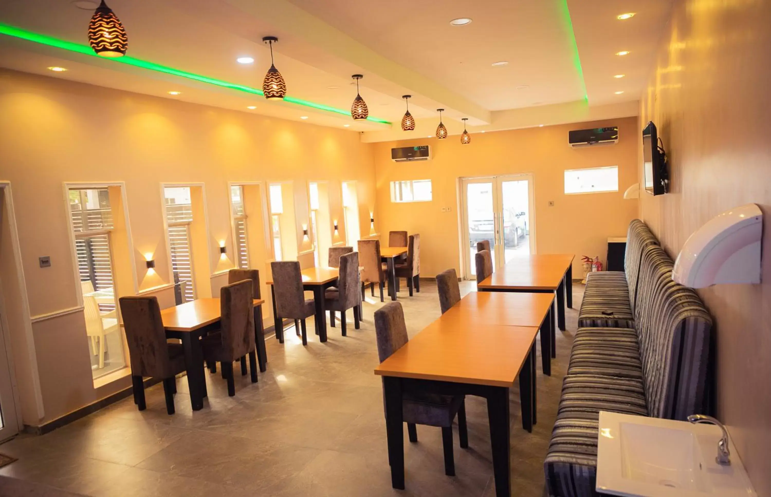 Restaurant/Places to Eat in Beniks courtyard Hotel Restaurant/Places to Eat in Beniks courtyard Hotel