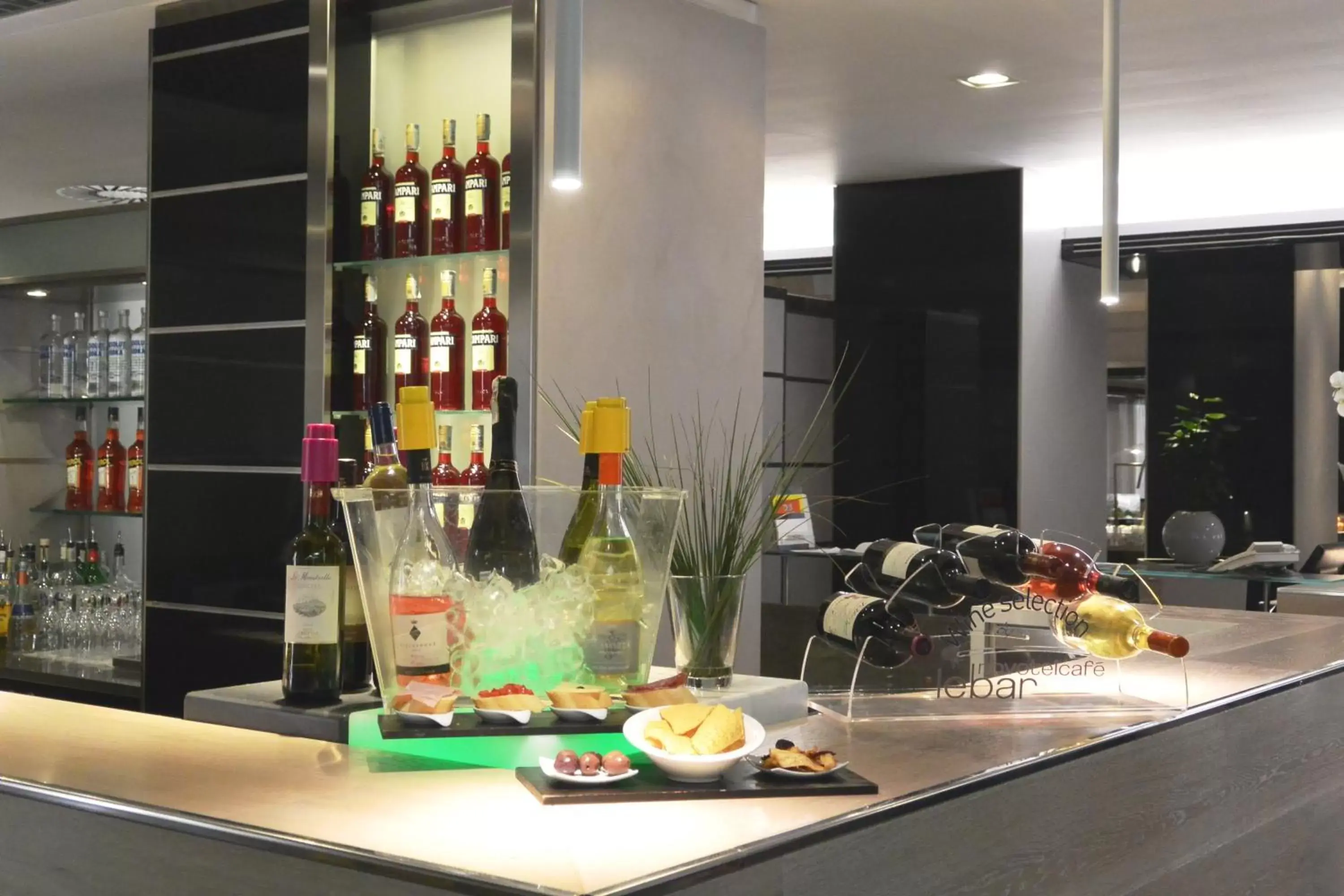 Lounge or bar in Novotel Milano Nord Ca' Granda