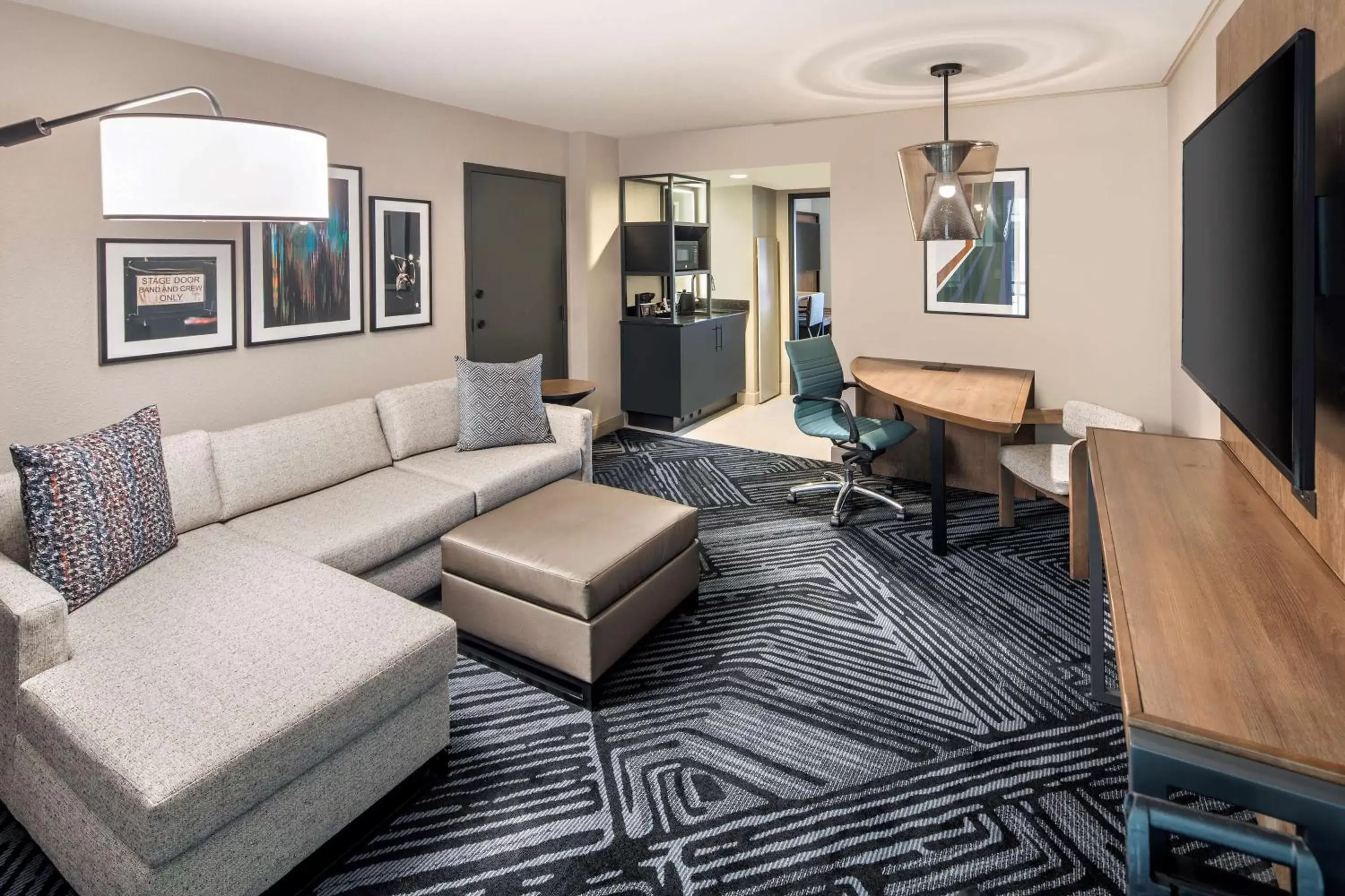 Bedroom, Seating Area in Embassy Suites by Hilton San Rafael Marin County