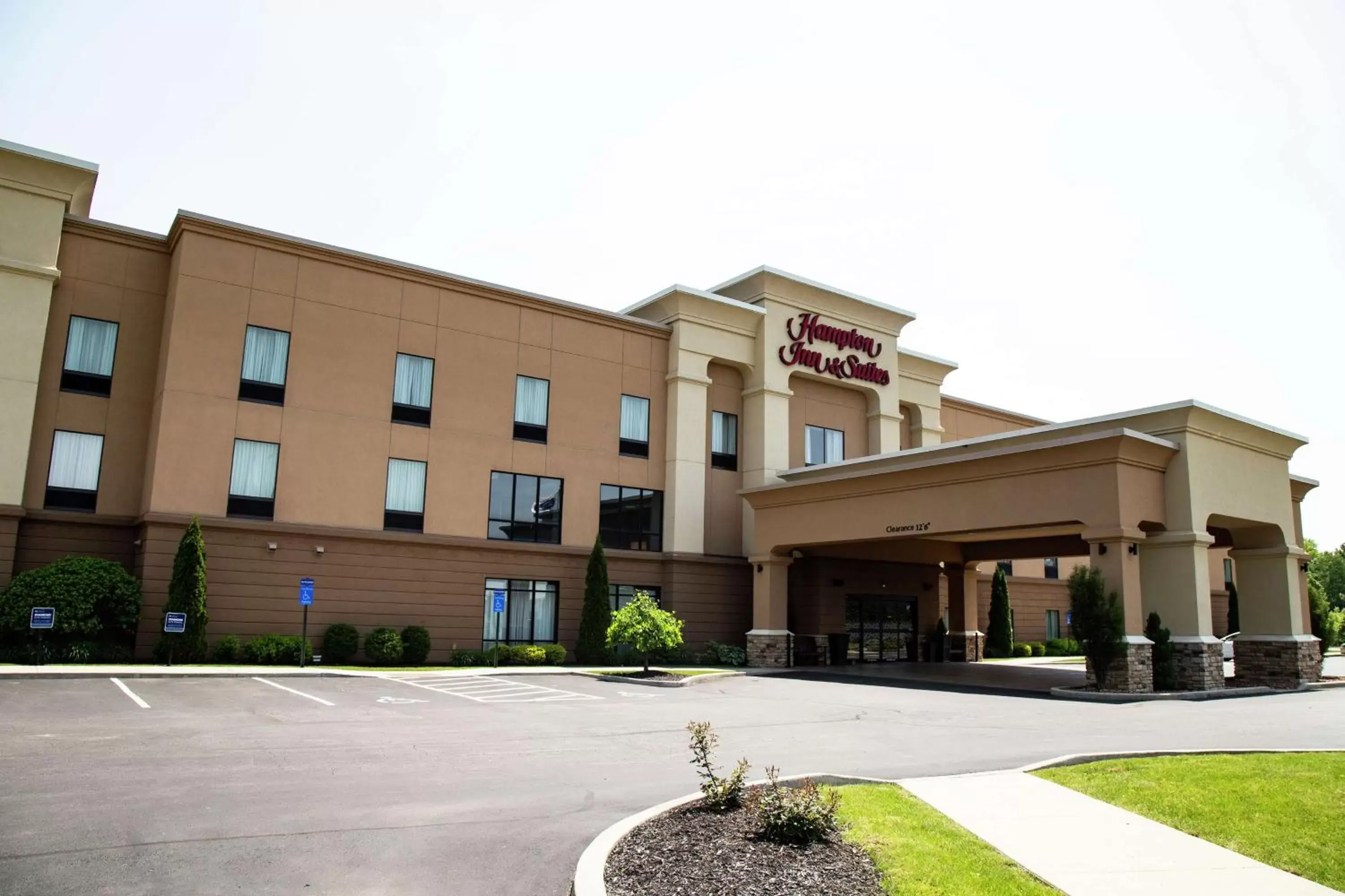 Property Building in Hampton Inn & Suites Sharon