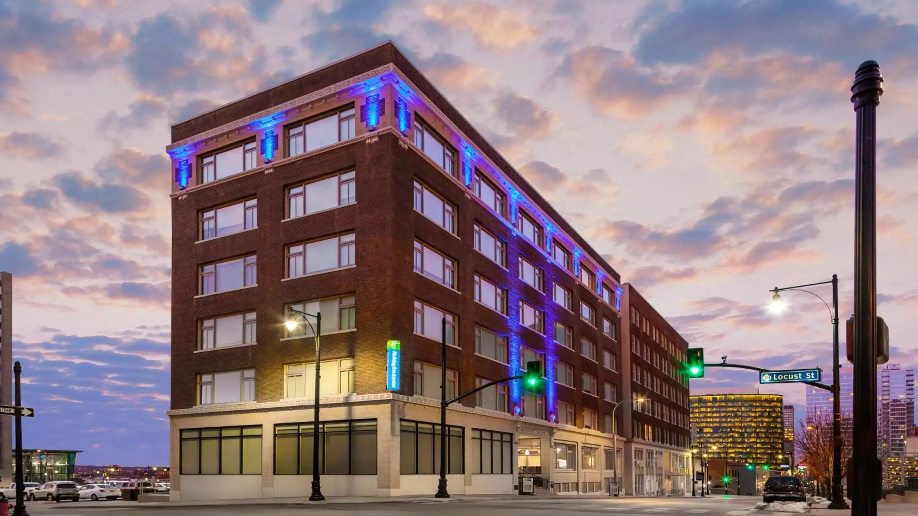 Property Building in Holiday Inn Express - Kansas City Downtown, an IHG Hotel