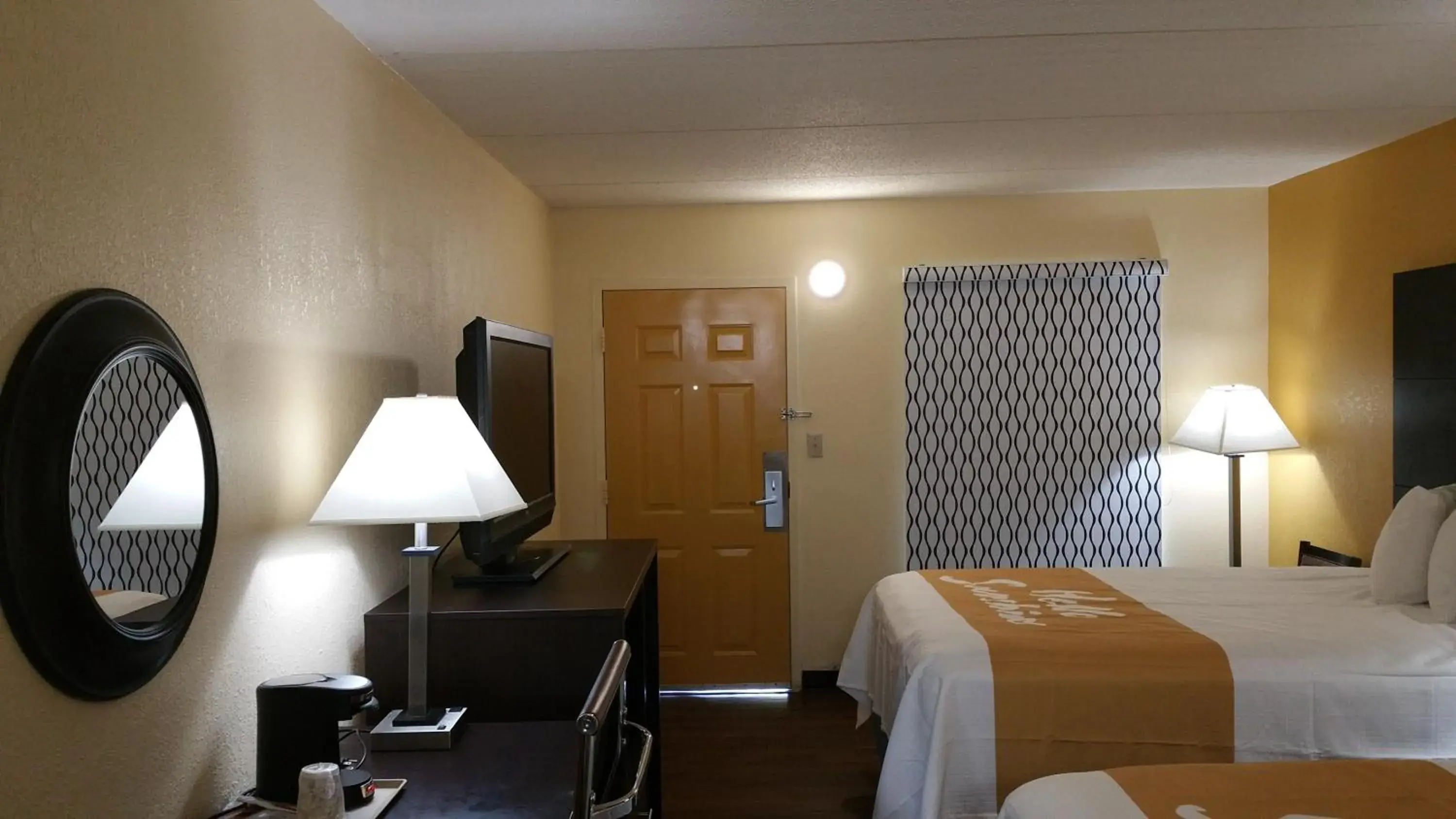 Bed in Days Inn by Wyndham Ridgeland South Carolina