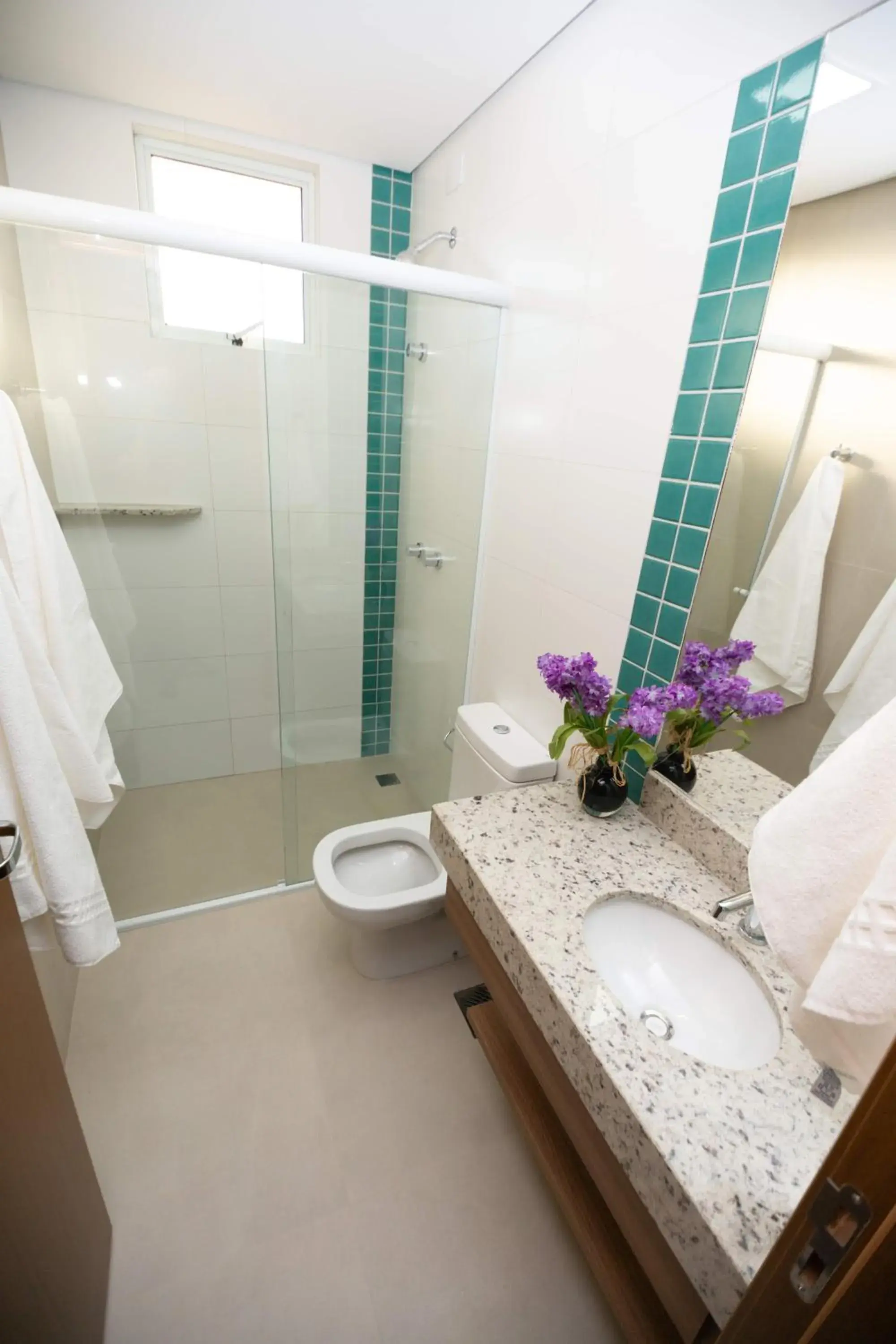 Shower, Bathroom in Prive Ilhas do Lago - OFICIAL