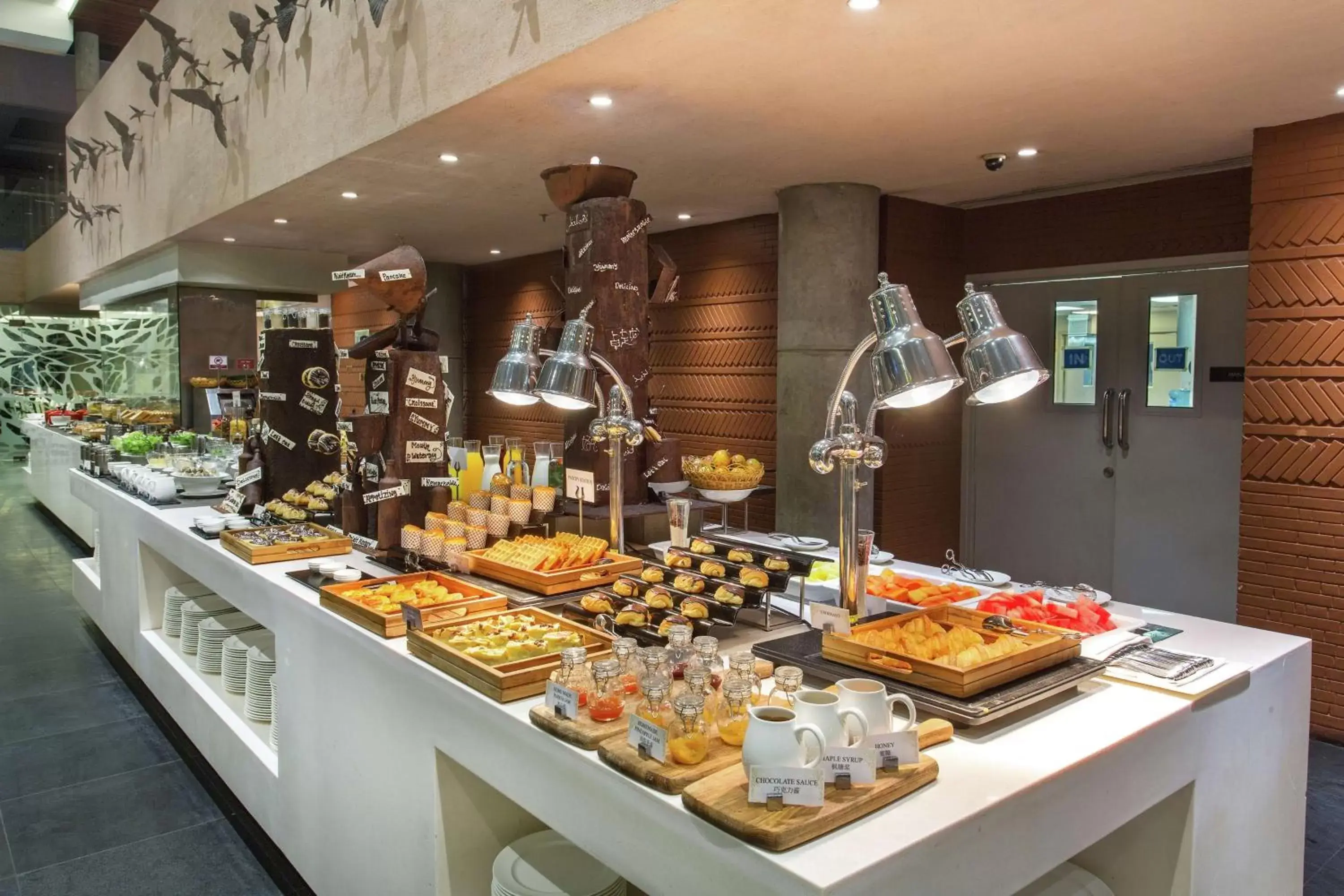 Dining area in Hilton Garden Inn Bali Ngurah Rai Airport